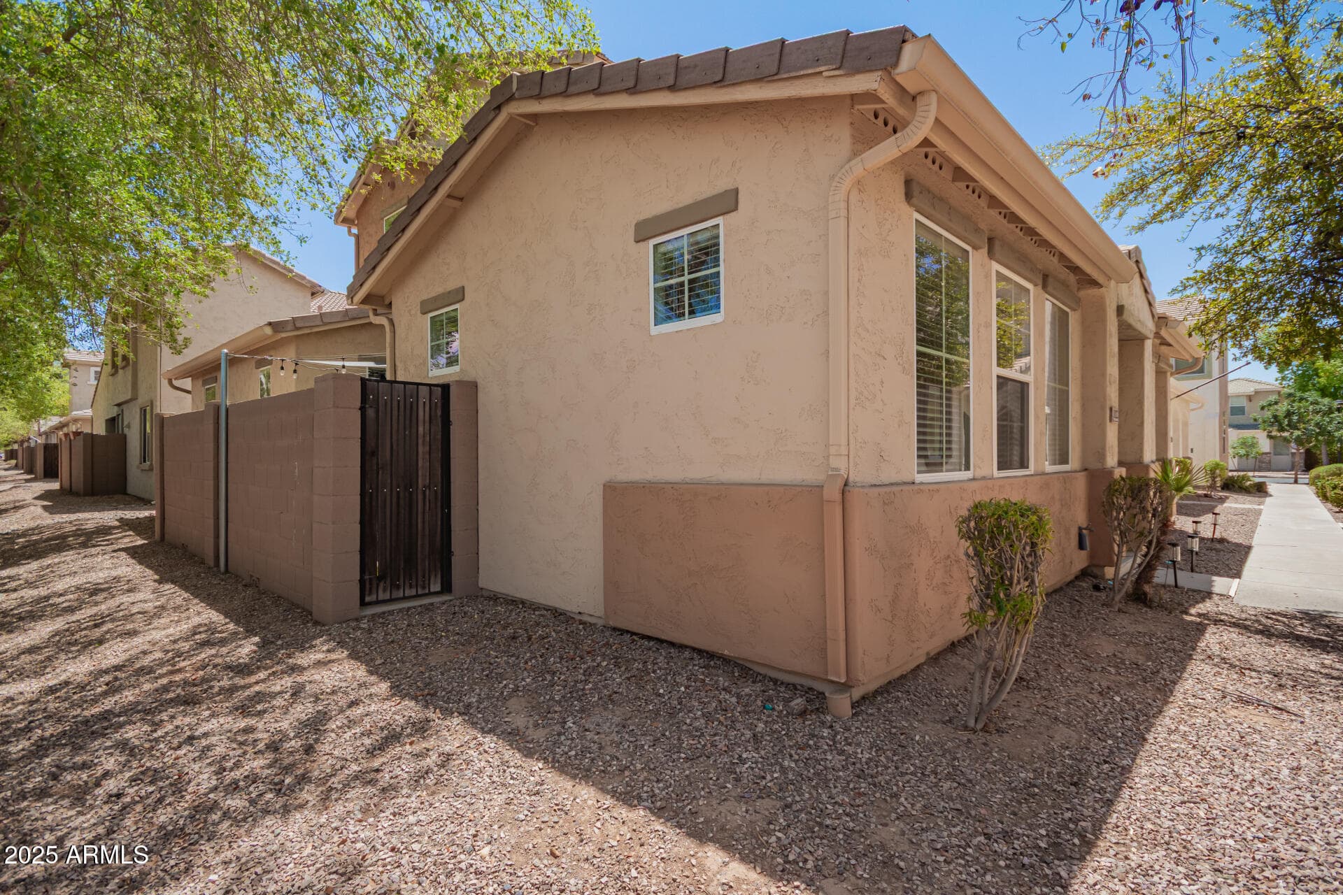 10212 E Isleta Ave — photo 2