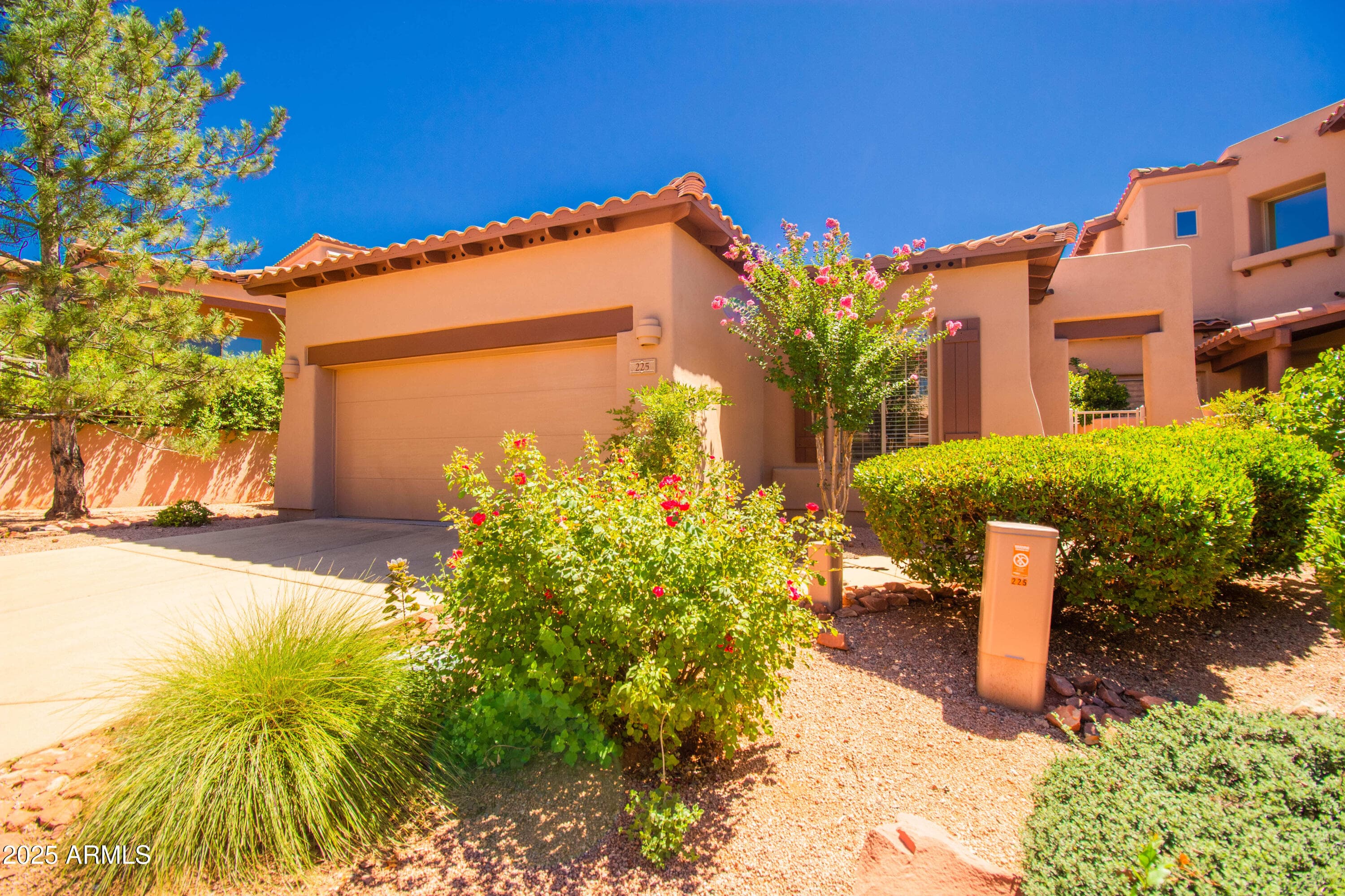 225 Colinas -- — photo 2