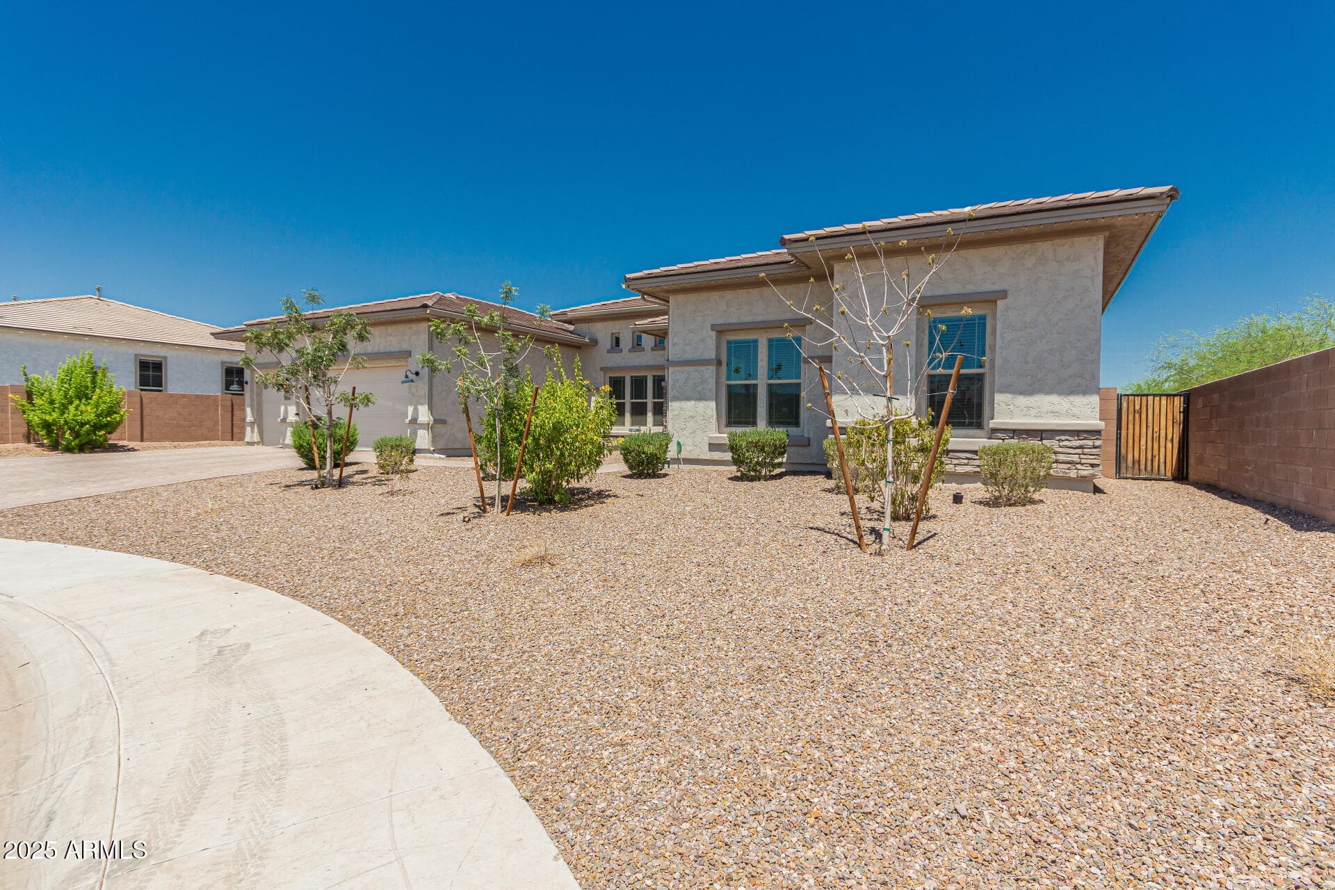 3816 W White Feather Ln — photo 2