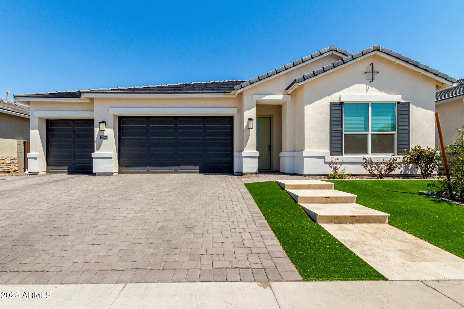 10446 W Lone Cactus Dr 10446 — photo 2