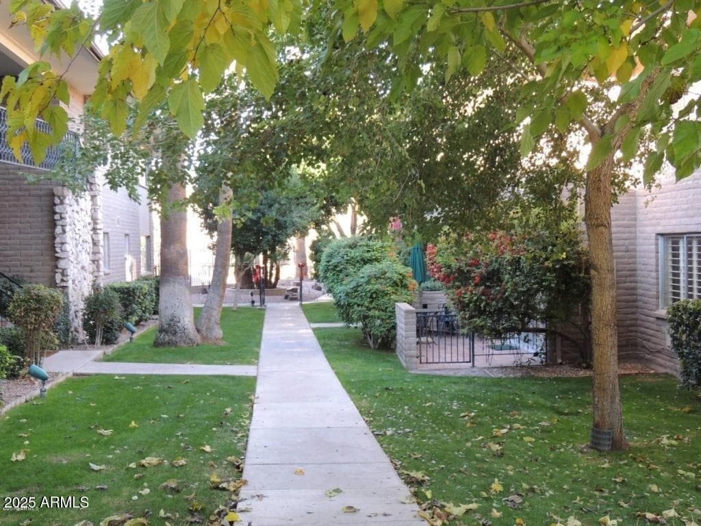 1901 E Missouri Ave 216 — photo 1