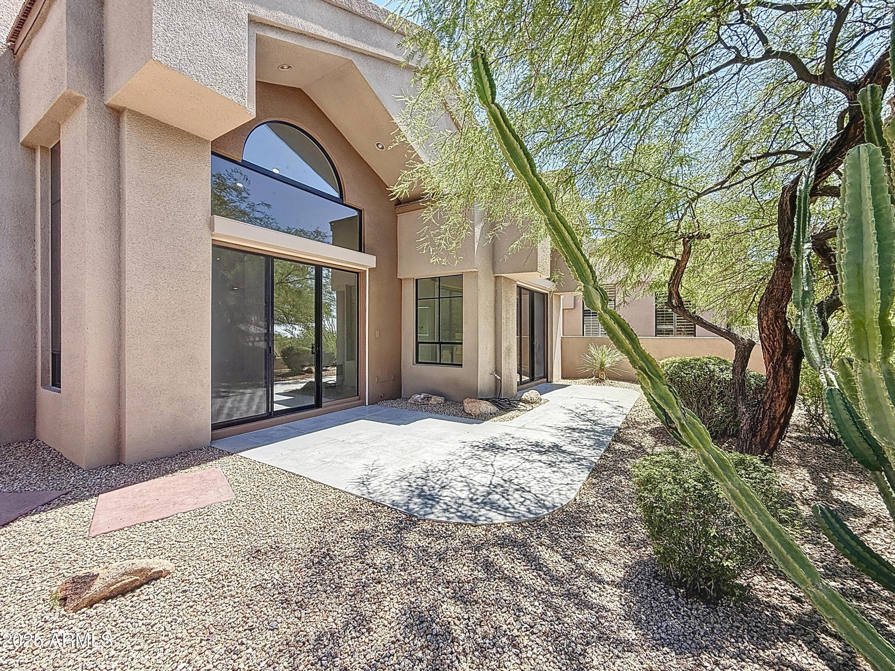 25150 N Windy Walk Dr 14 — photo 2