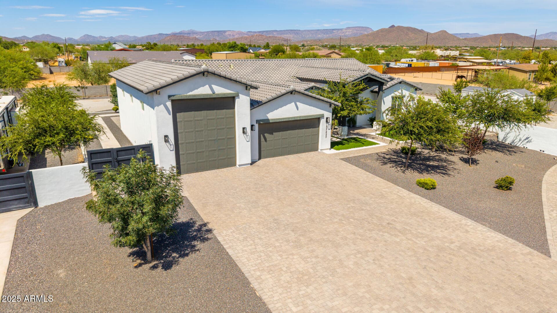 37227 N 11th Ave — photo 1