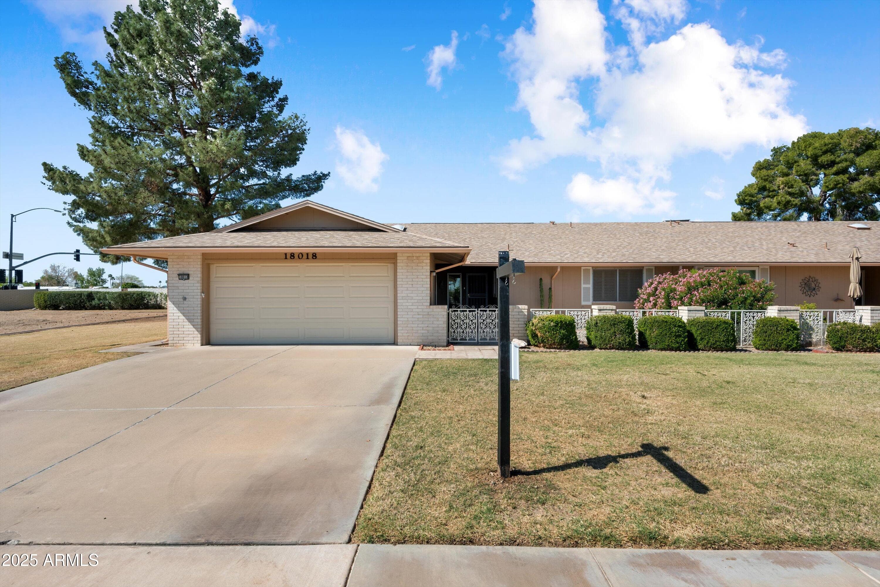 18018 N Highwood Ct — photo 2