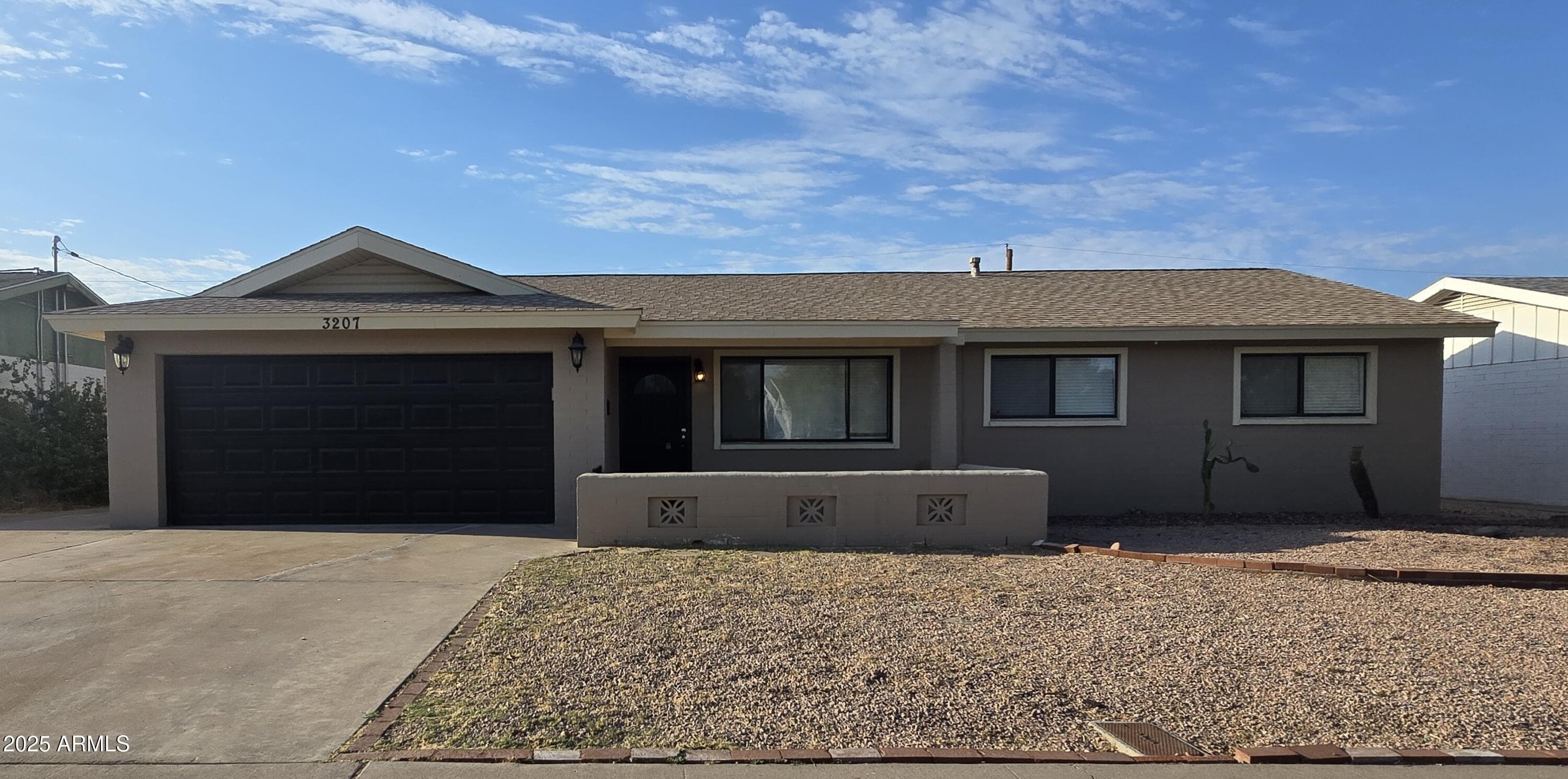 3207 W Joan De Arc Ave — photo 1