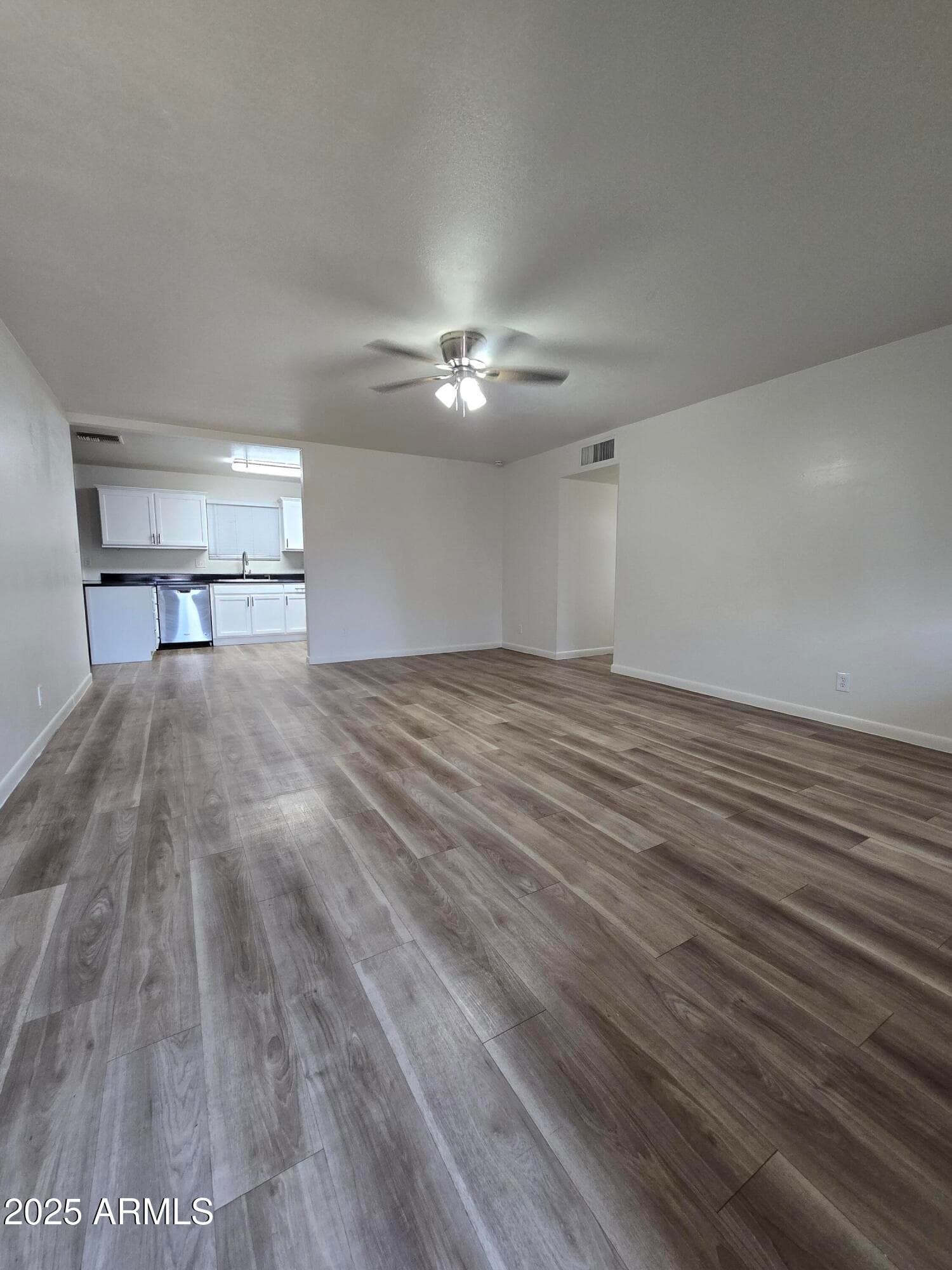 3207 W Joan De Arc Ave — photo 2