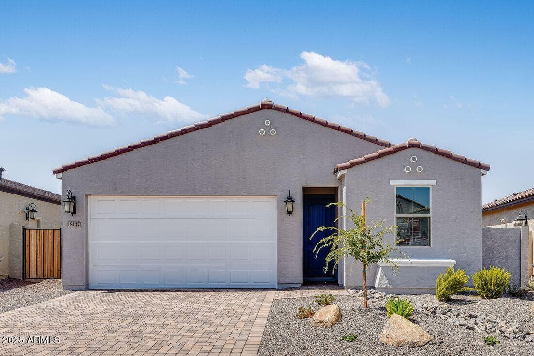 18147 W Hiddenview Dr — photo 1