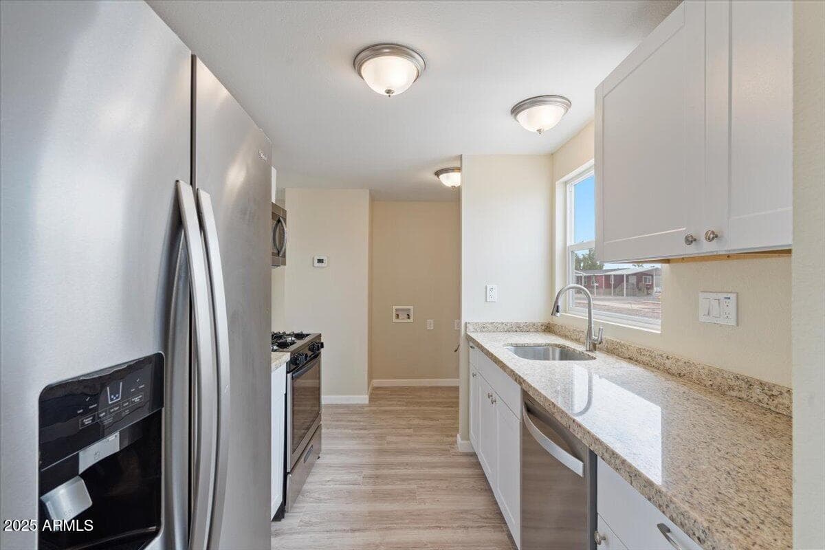 320 E MCKELLIPS RD - Photo 3