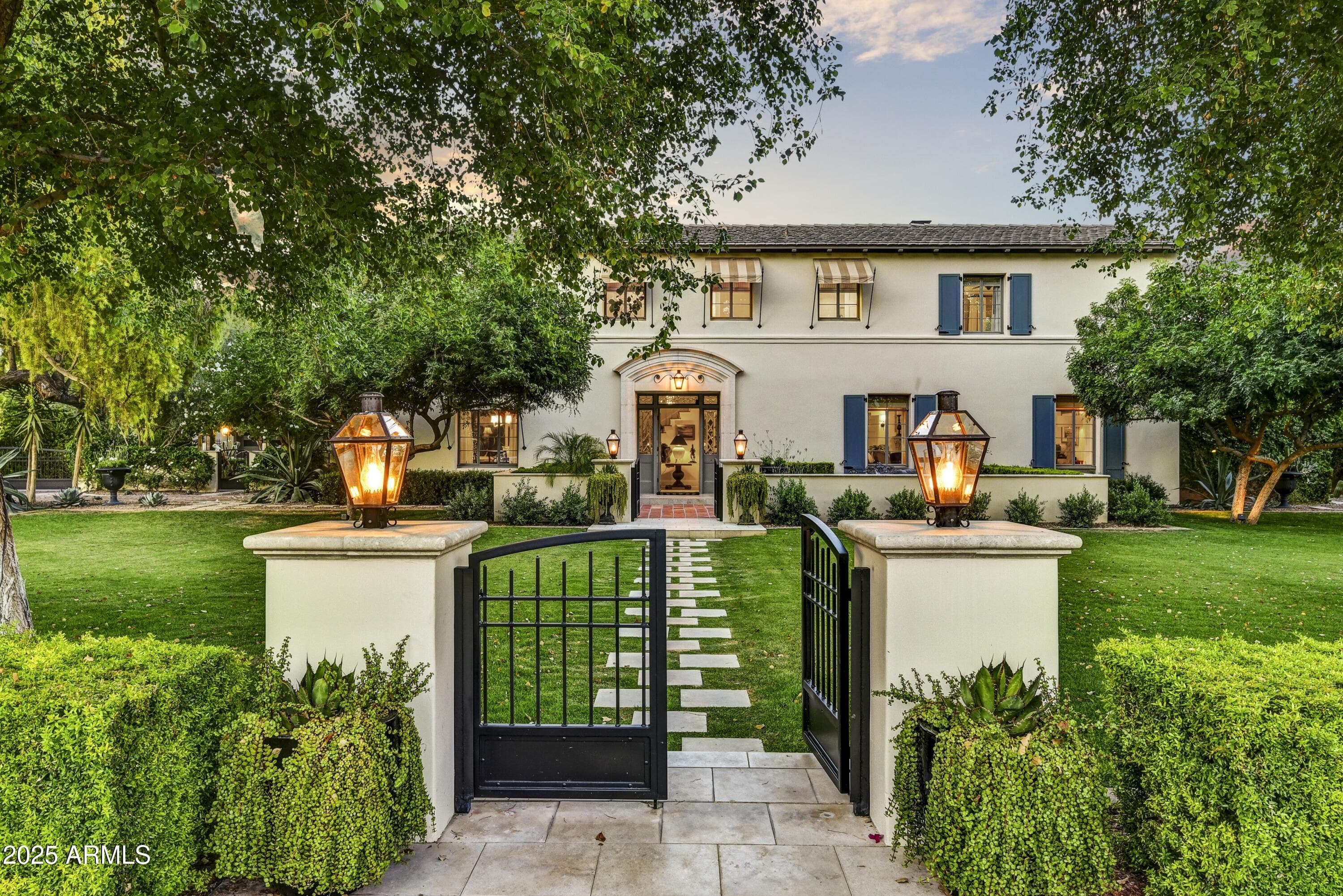 3007 N Manor W Dr — photo 1