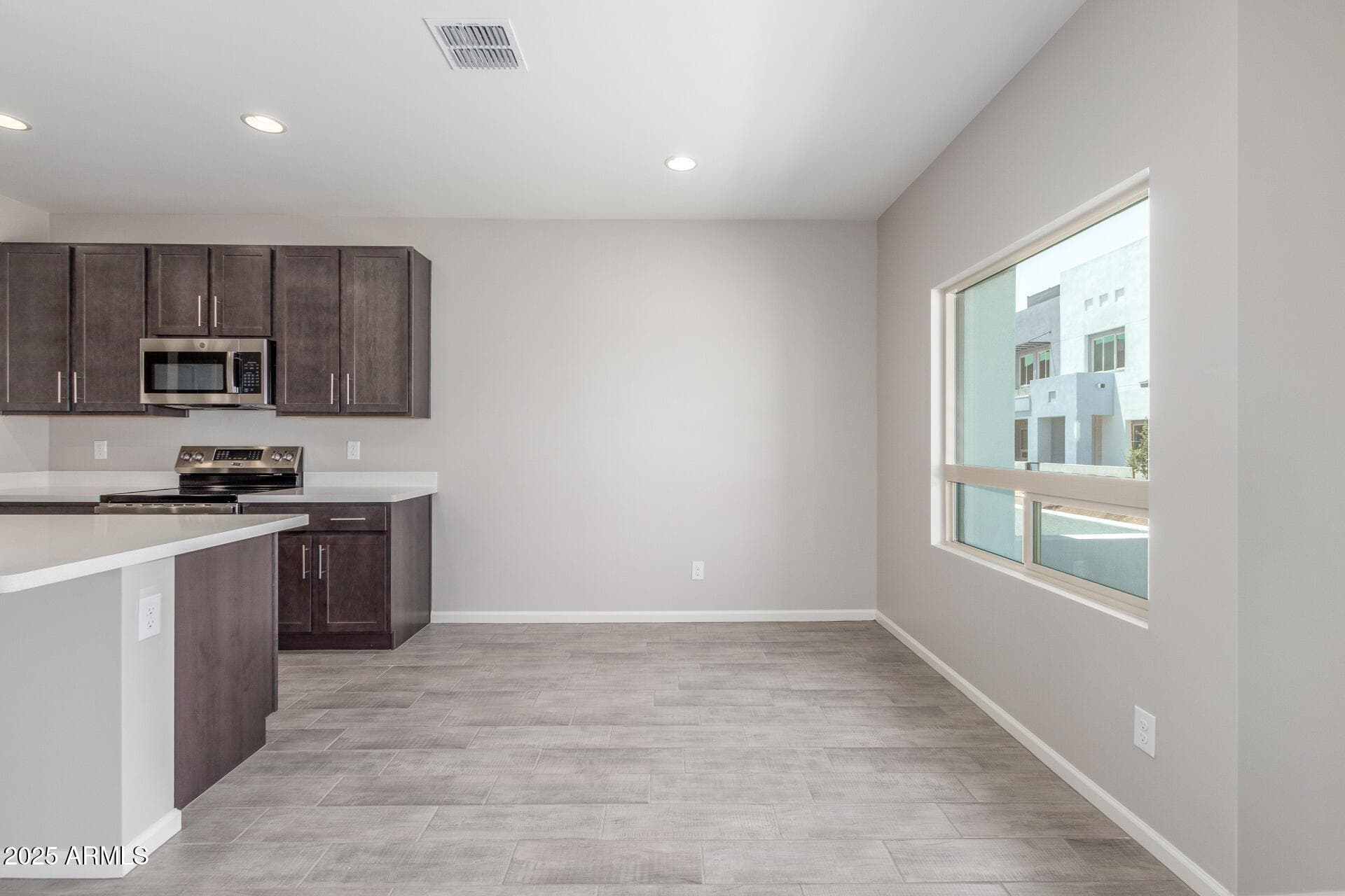 733 E COMMONWEALTH AVE - Photo 3