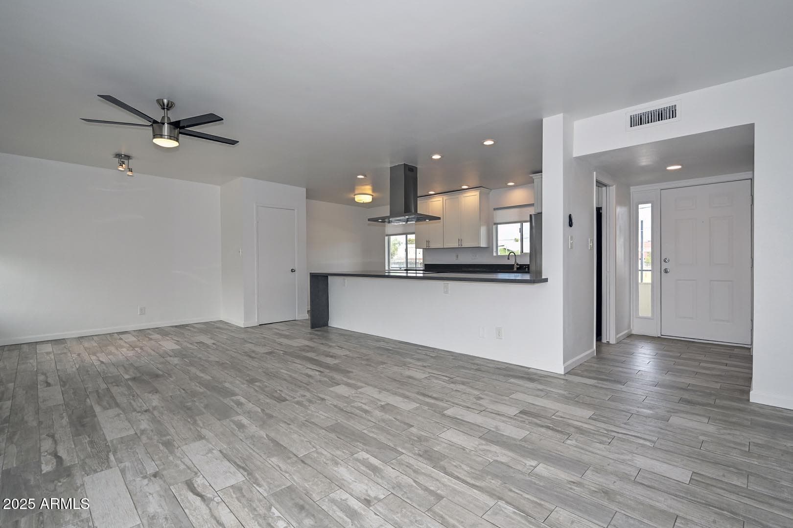 100 W Maryland Ave P2 — photo 1