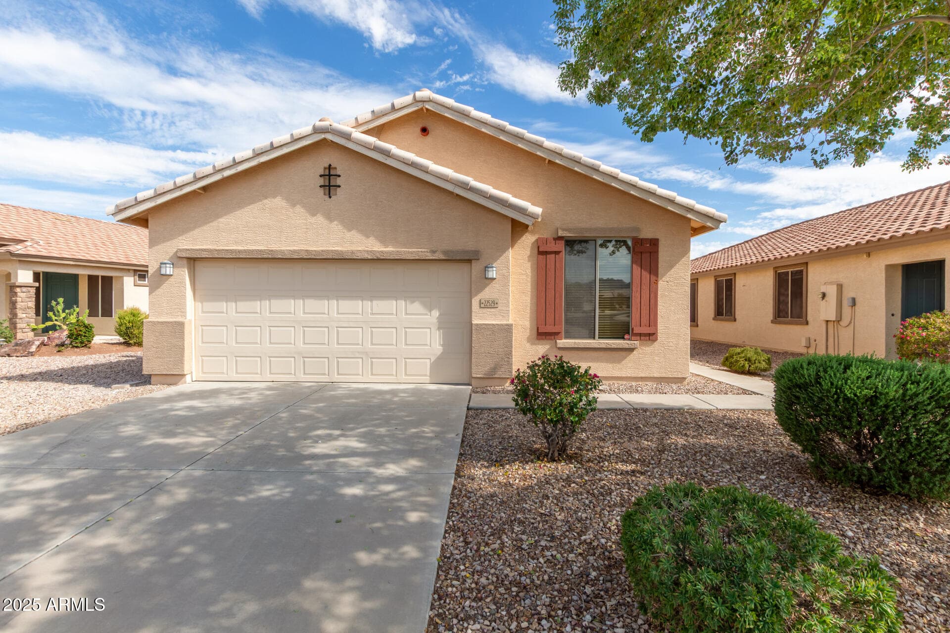 22529 W Twilight Trail — photo 1