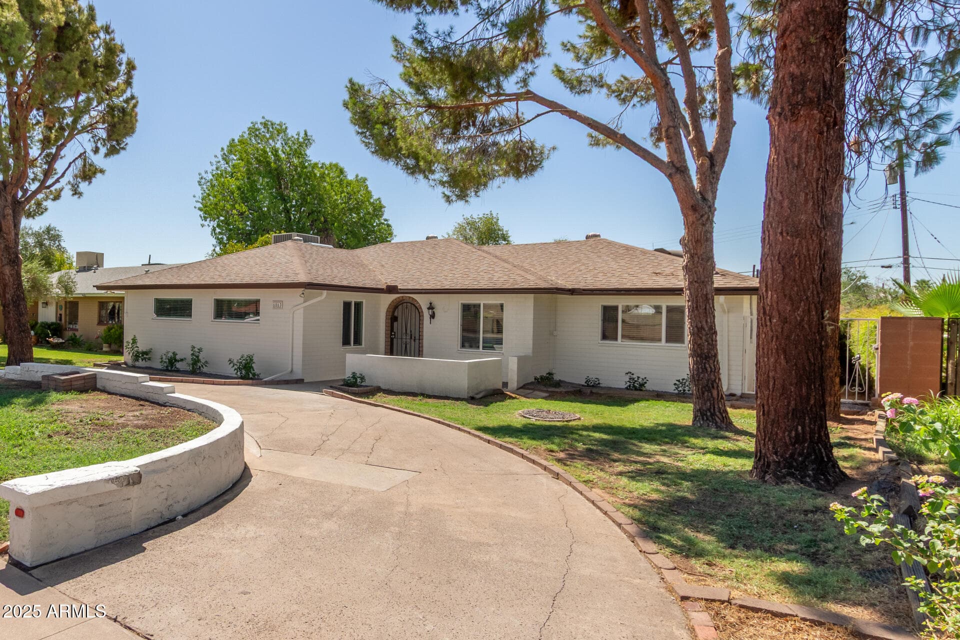 1813 W Earll Dr — photo 2