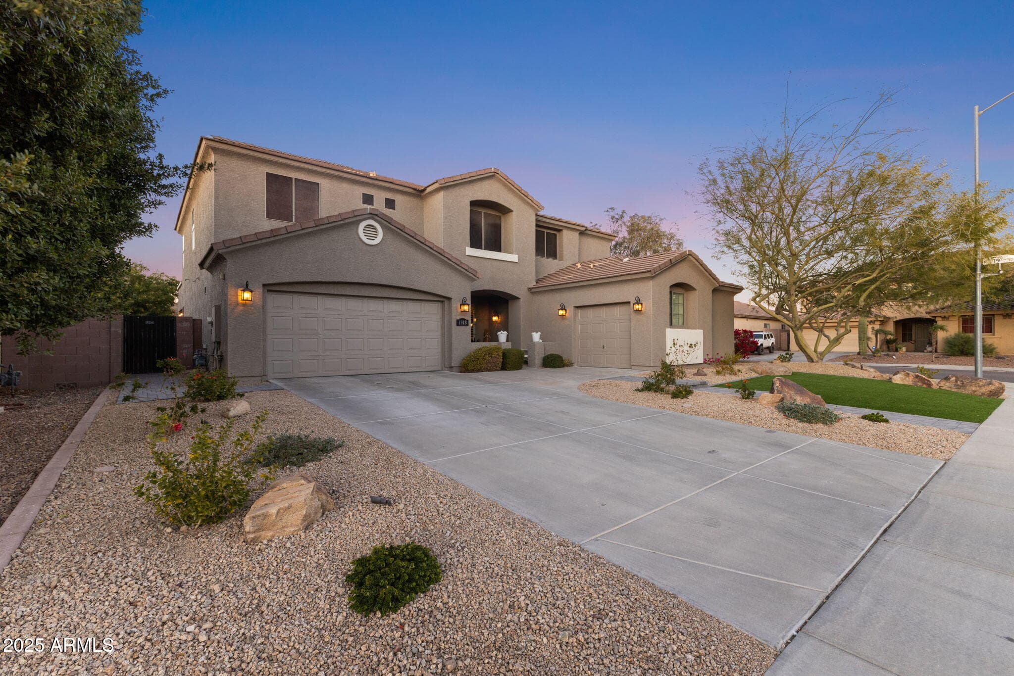 1918 W Bonanza Ln — photo 1