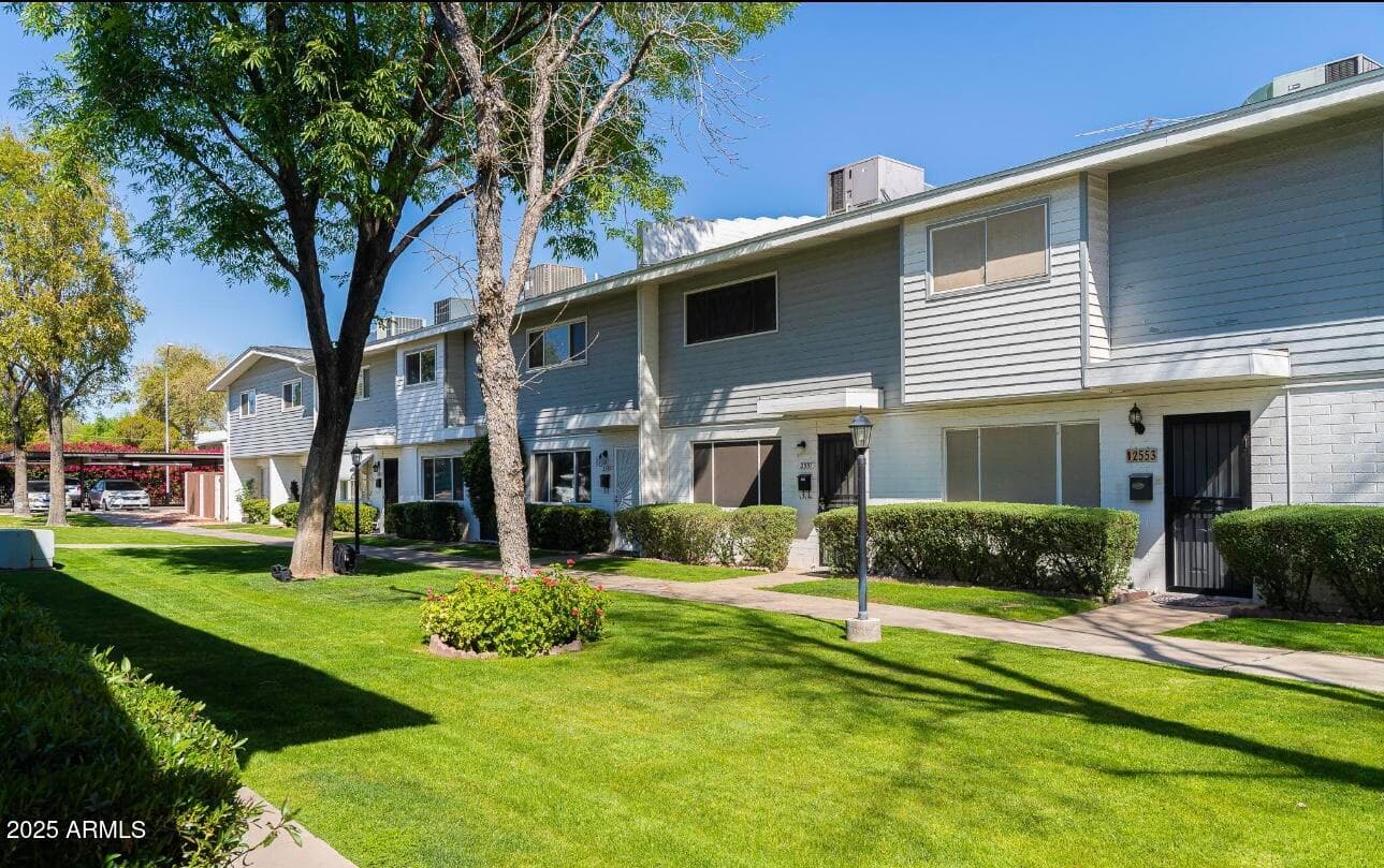 2551 W Berridge Ln D6 — photo 1