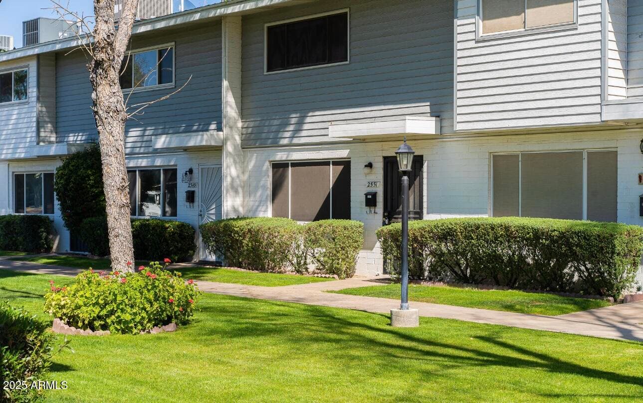 2551 W Berridge Ln D6 — photo 2