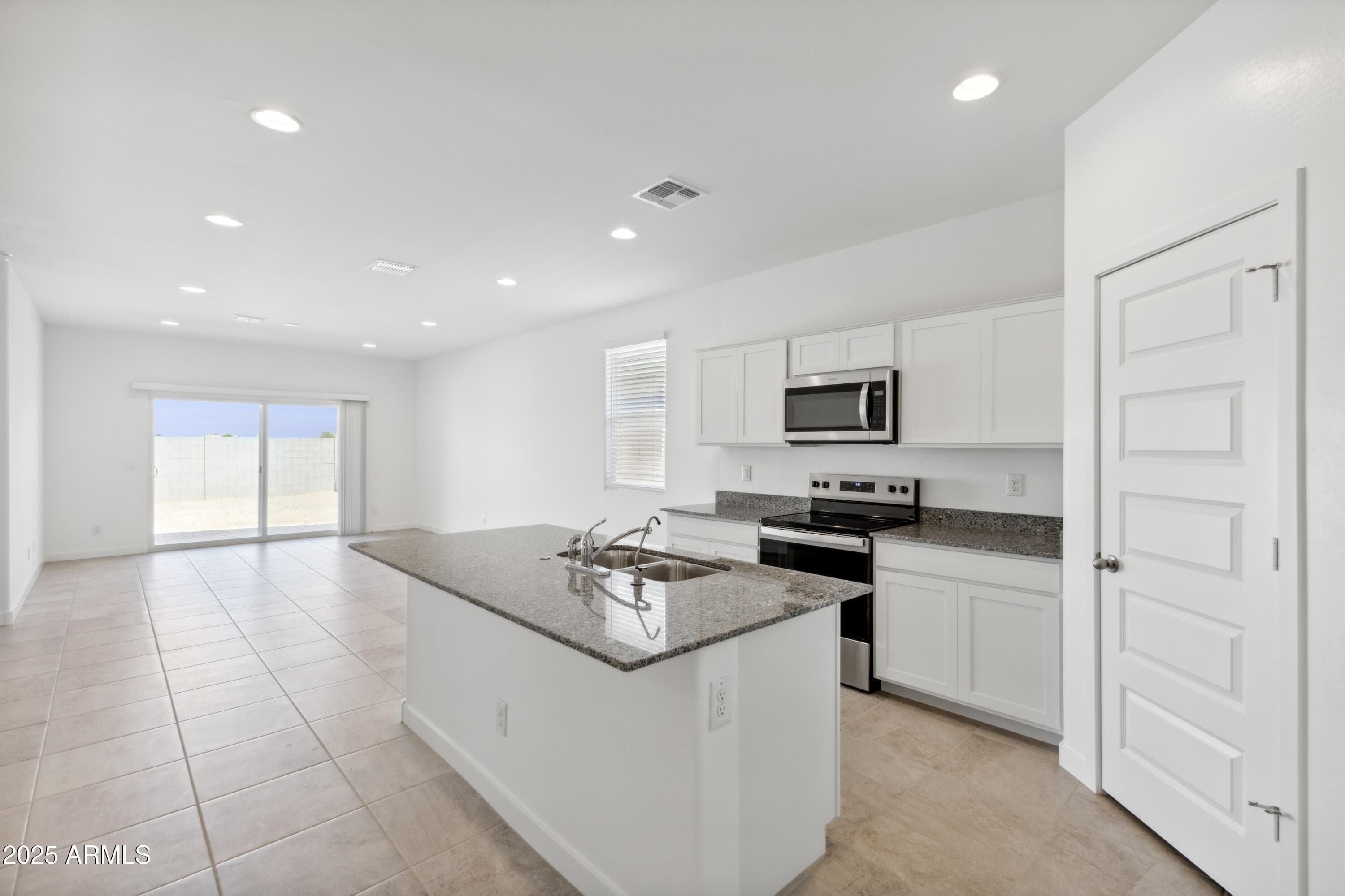 1031 N 13th Pl — photo 2