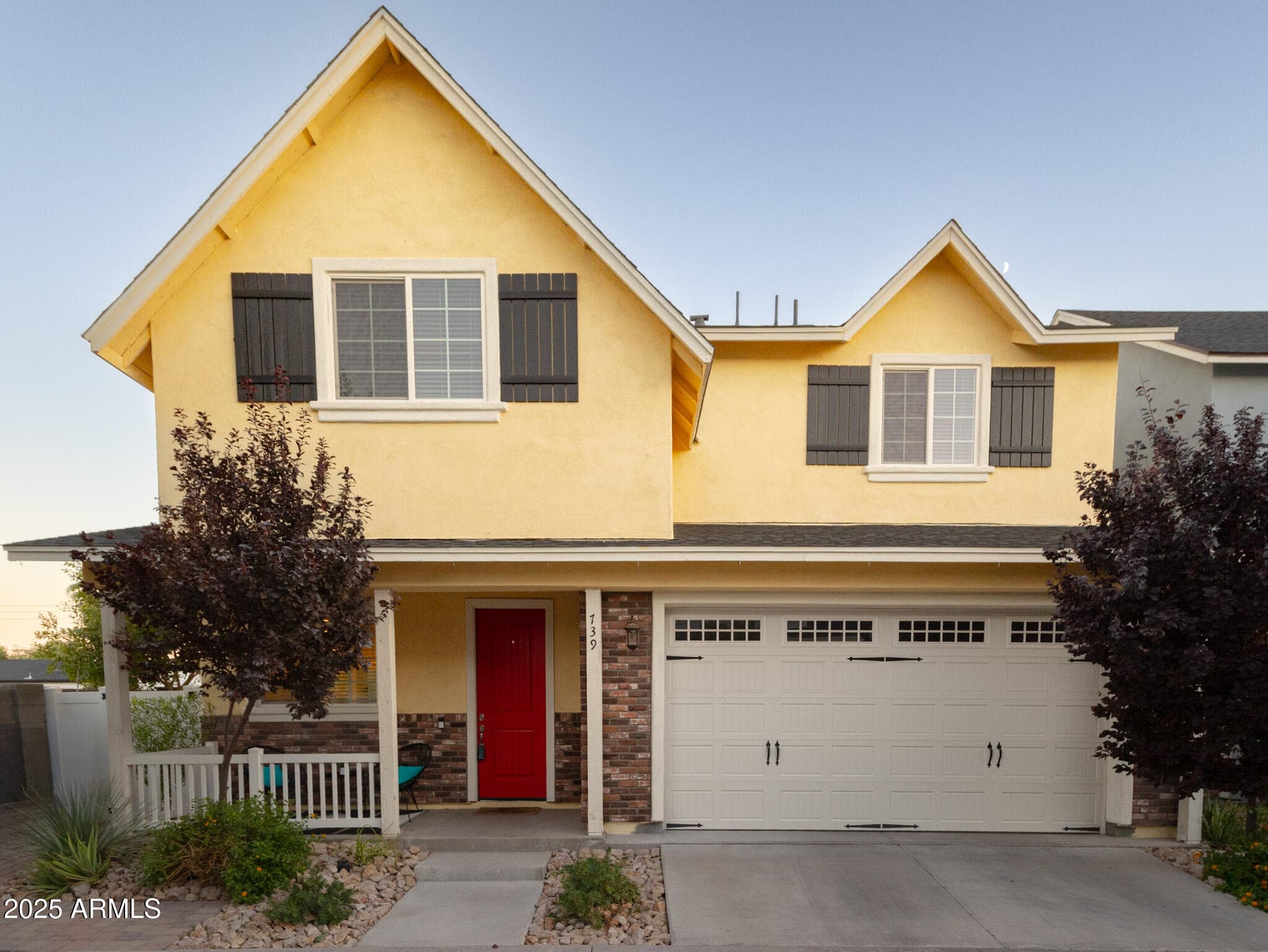 739 E Calavar Rd — photo 1