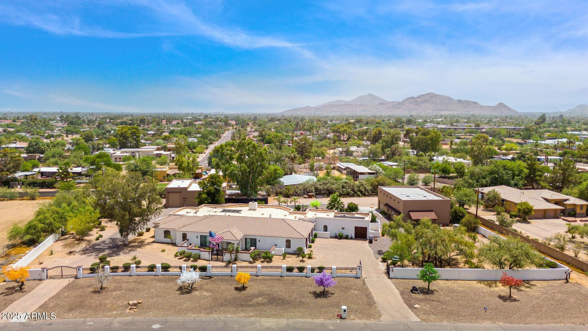 6831 E Paradise Dr — photo 1