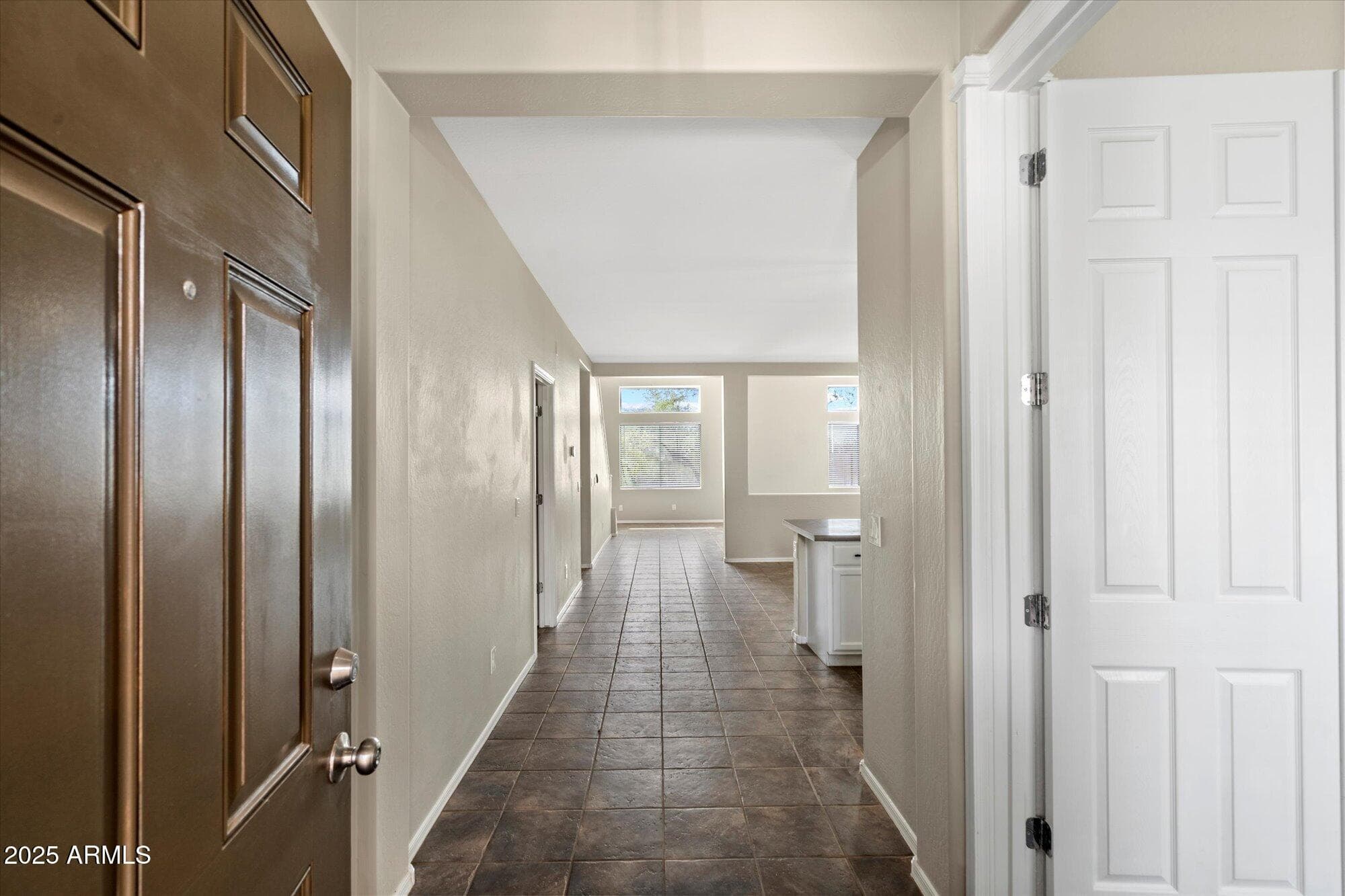 421 E Harold Dr — photo 2