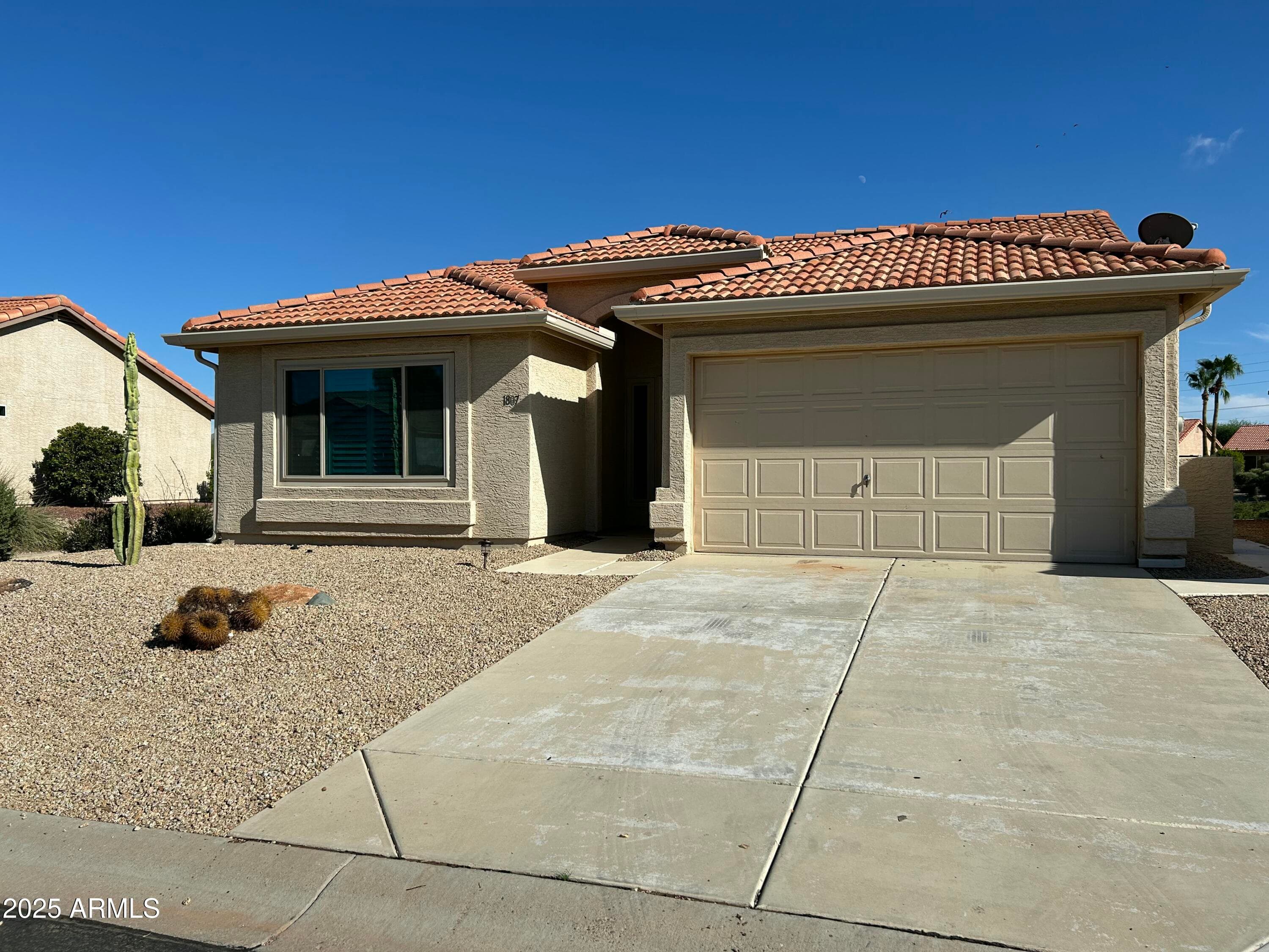 1807 E Lindrick Dr — photo 1