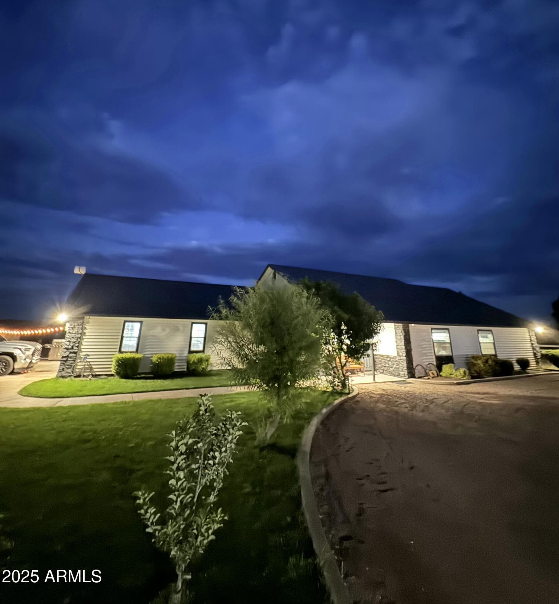 775 N APPLE BLOSSOM LN - Photo 4