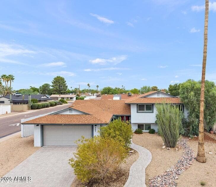 8602 E Mitchell Dr — photo 1