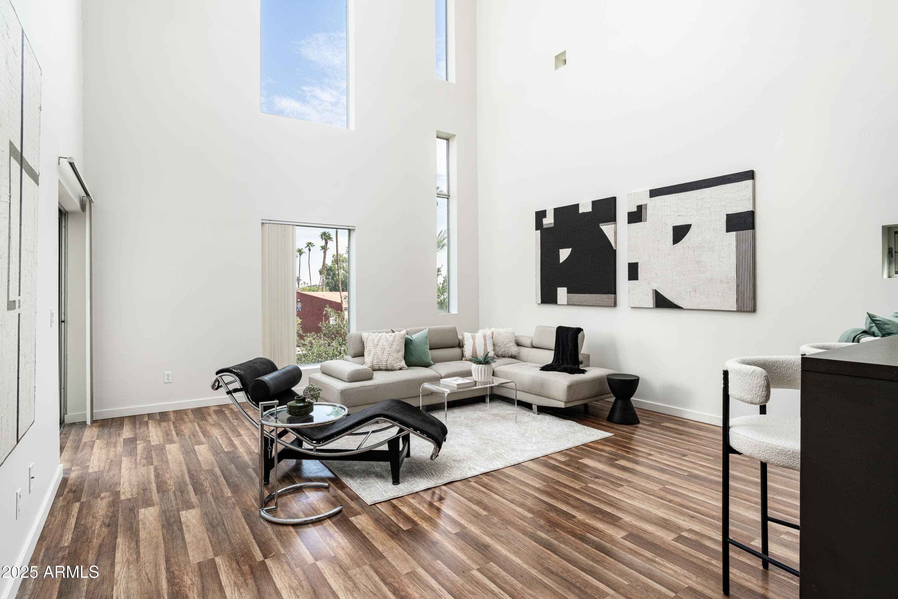 1111 W UNIVERSITY DR - Photo 2
