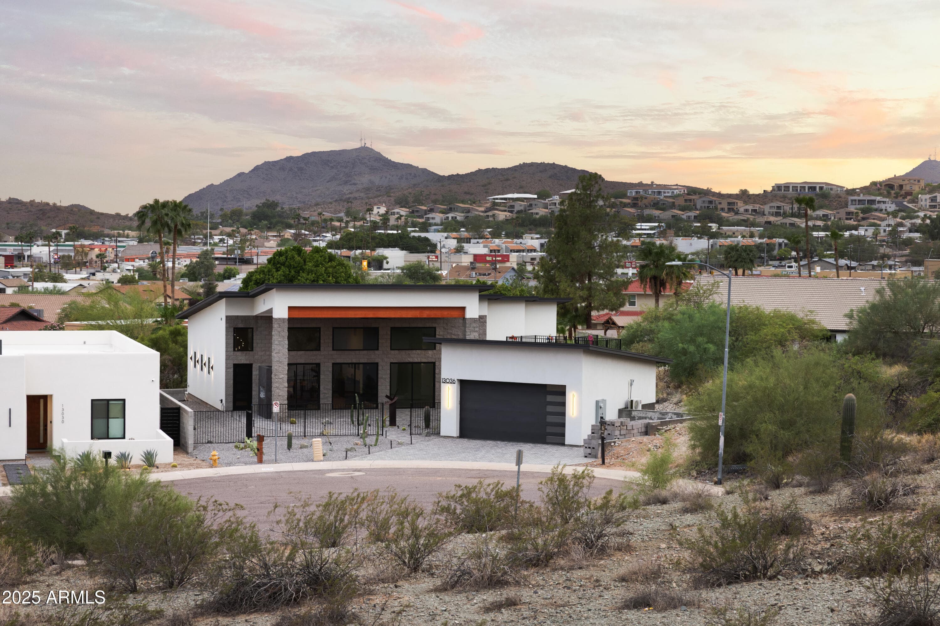 13036 N 23rd Pl — photo 1