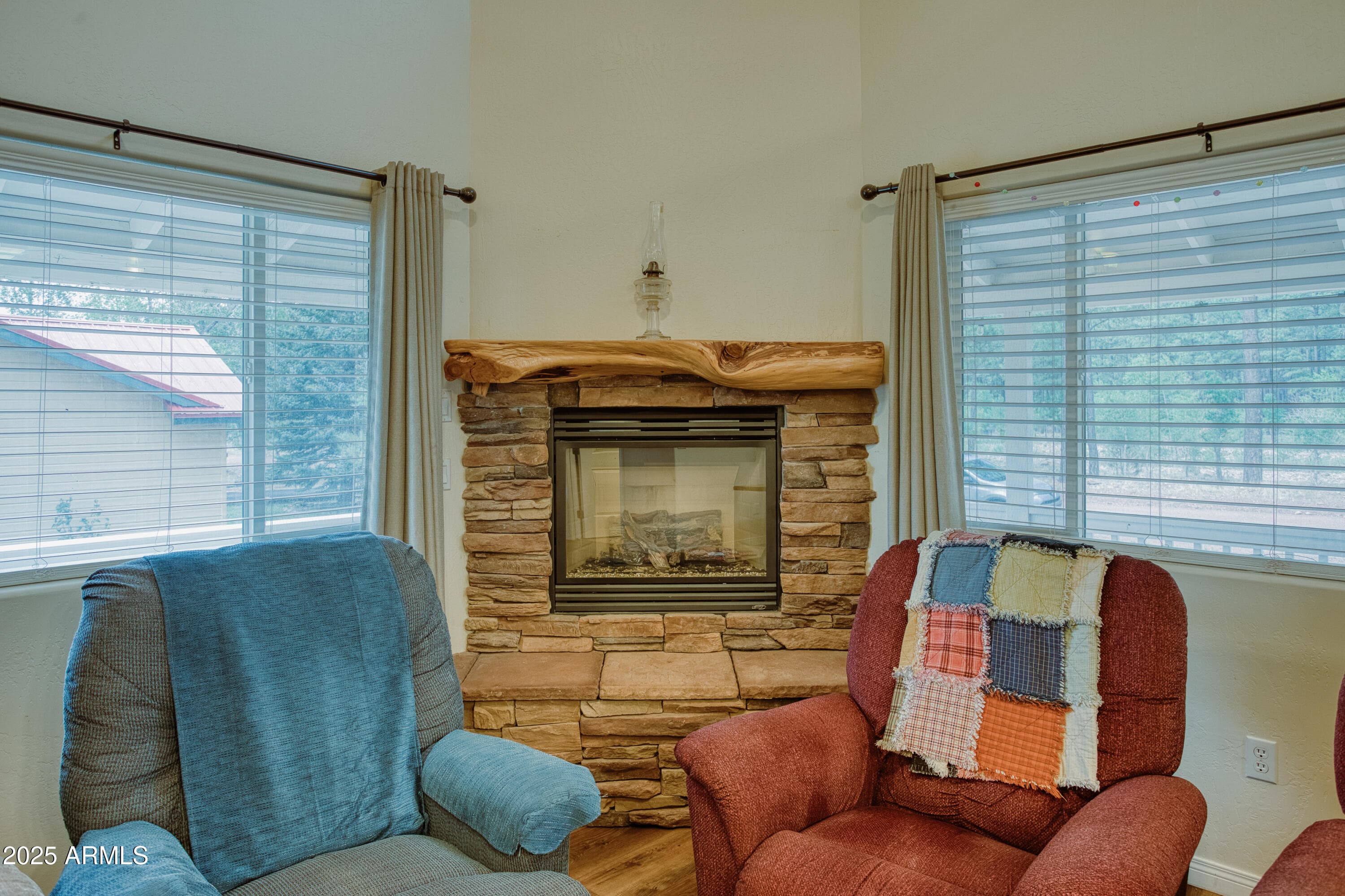 540 RIM DR - Photo 4