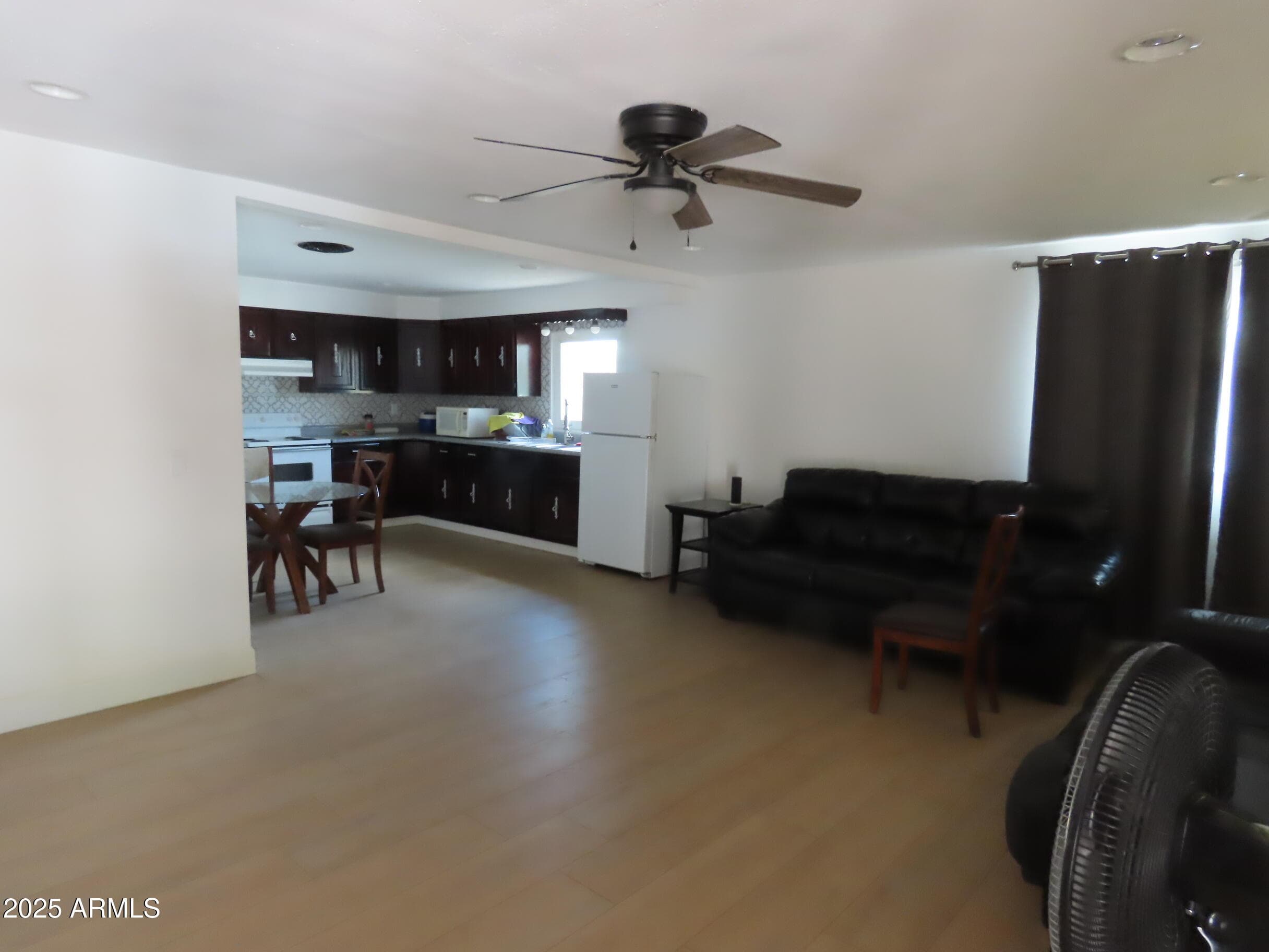 315 W WIGHT ST - Photo 4