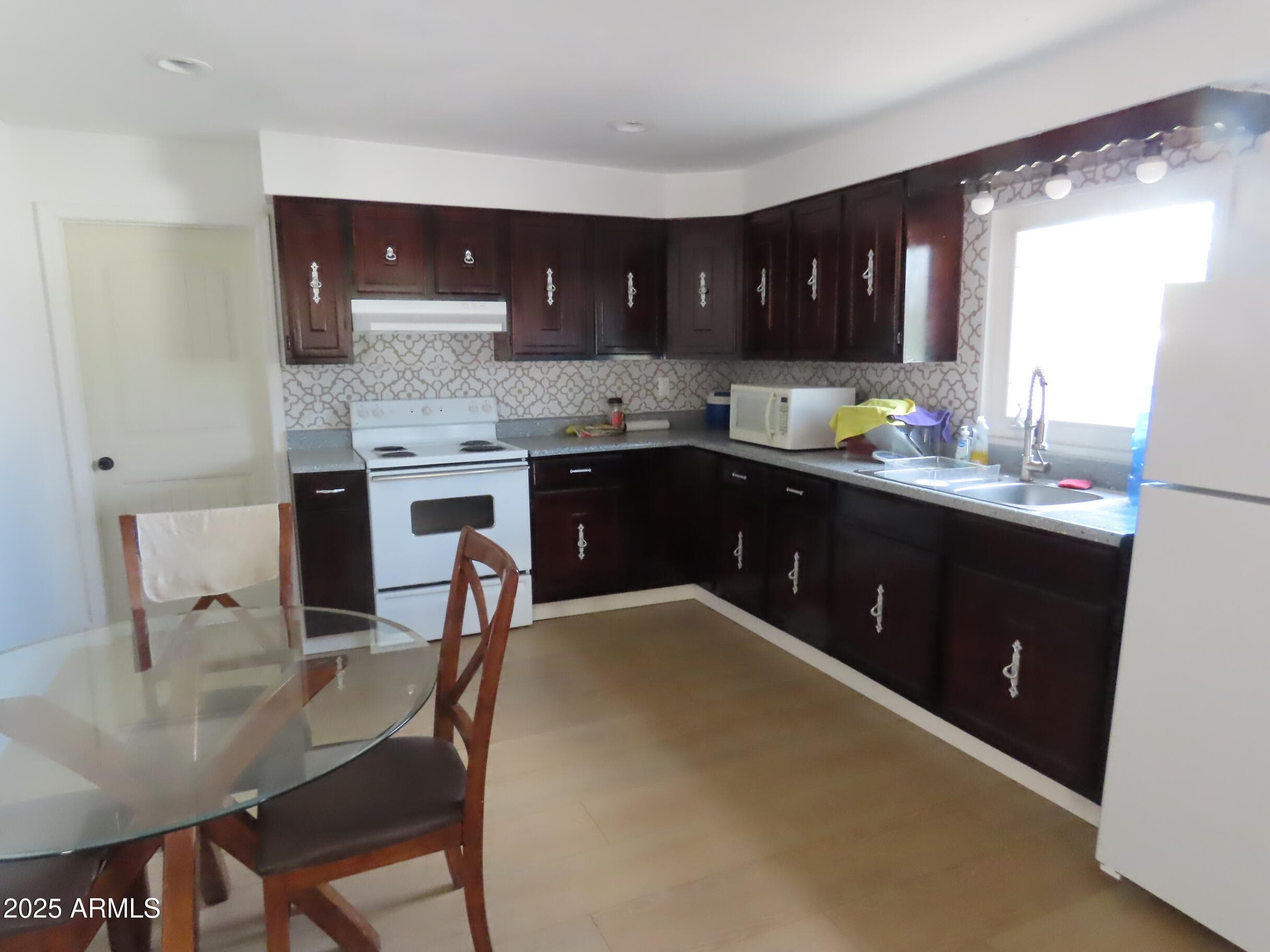 315 W WIGHT ST - Photo 5