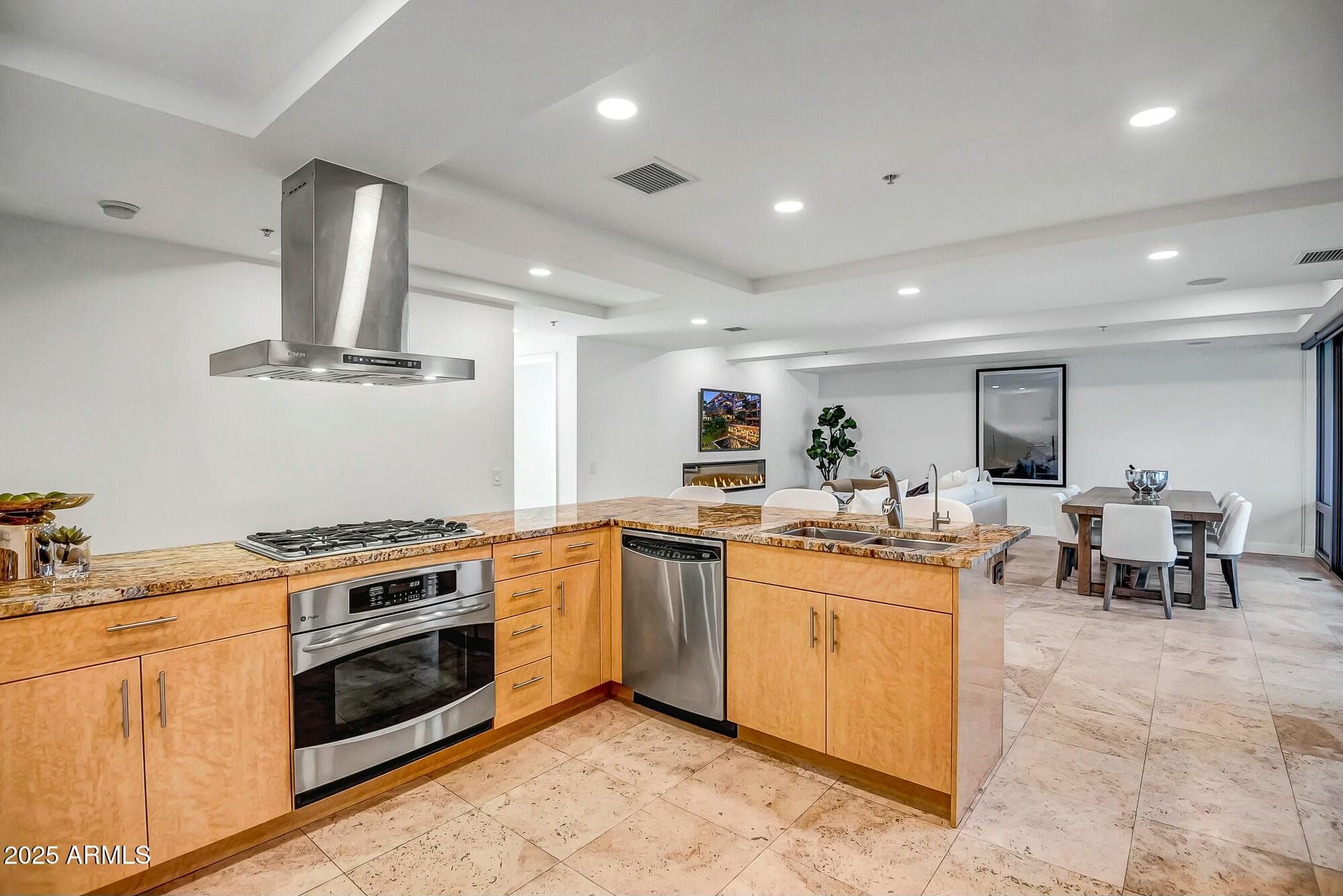 7121 E Rancho Vista Dr 5011 — photo 1