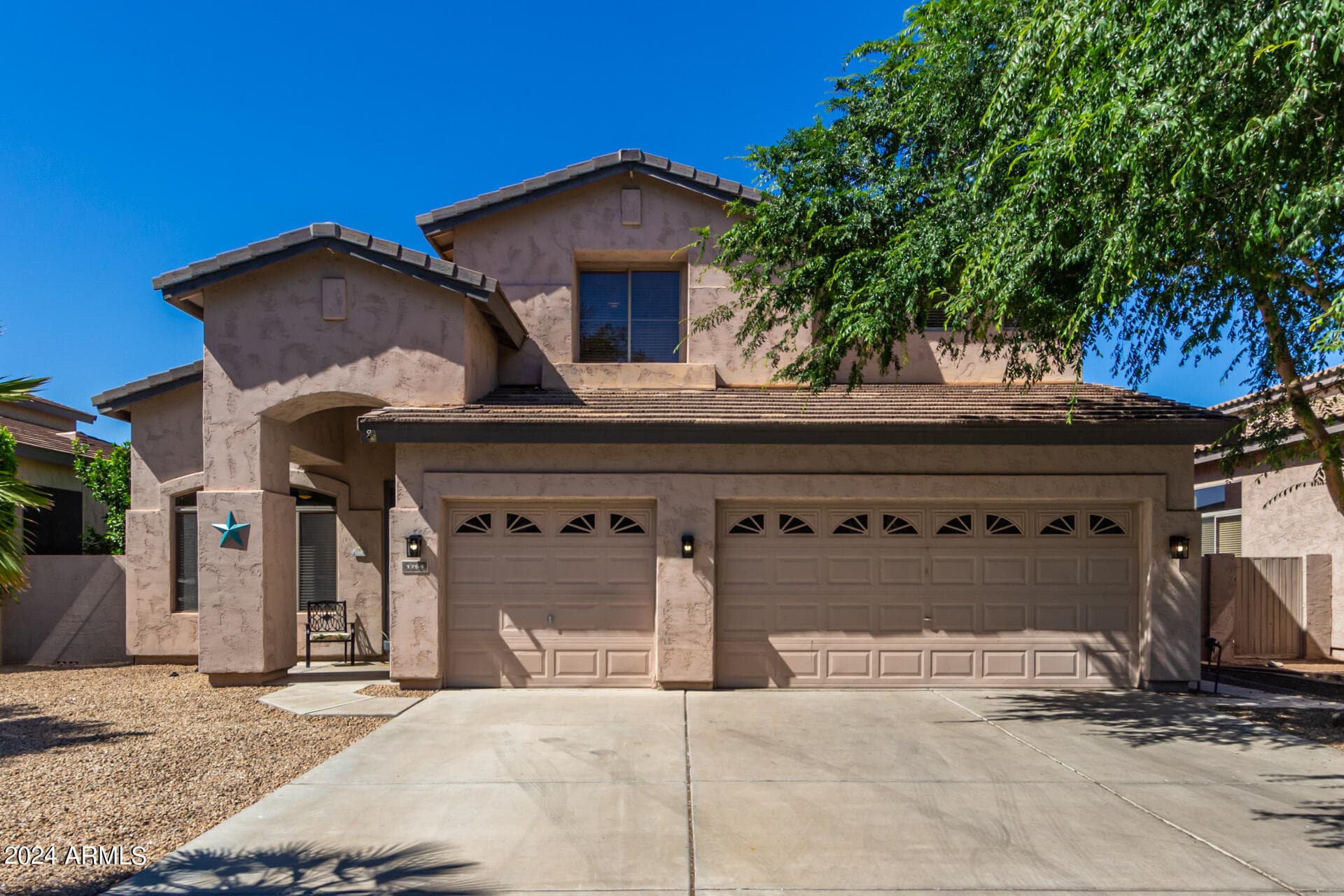 1754 E Cotton Ct — photo 2