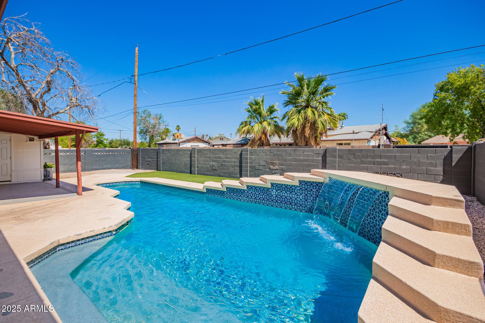 1711 S Hardy Dr — photo 1