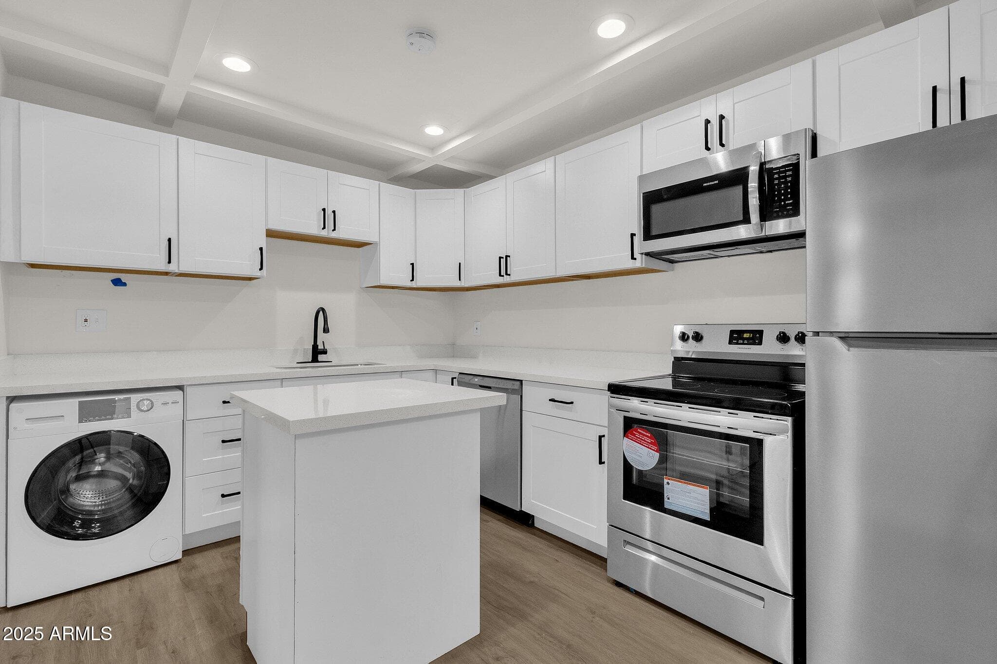 325 N 17TH DR - Photo 5