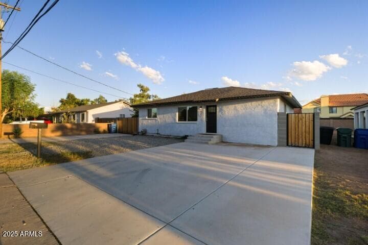 427 E Crescent Ave — photo 2