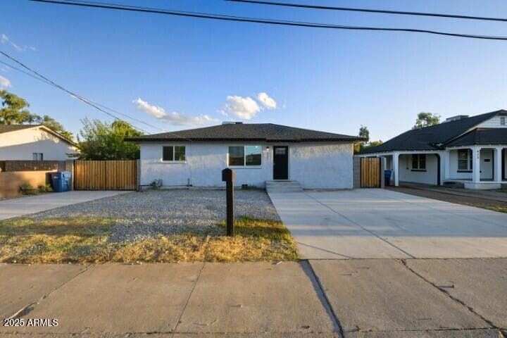 427 E Crescent Ave — photo 1