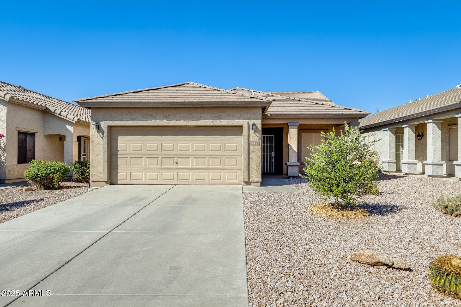 550 E Goldmine Ln — photo 1