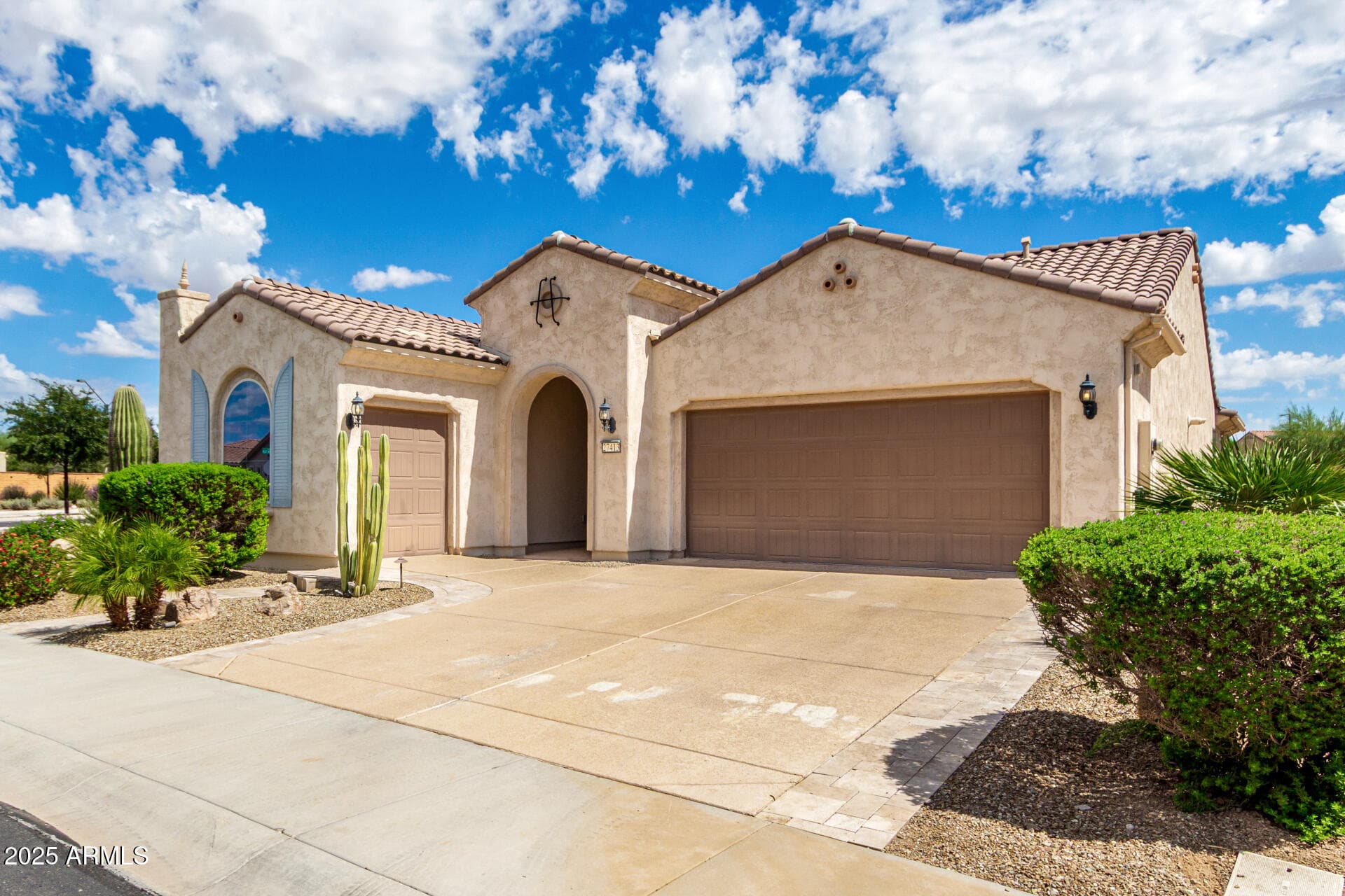 27413 W Tonopah Dr — photo 1