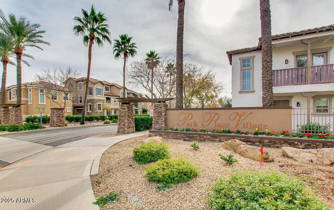 754 N Laguna Dr — photo 2