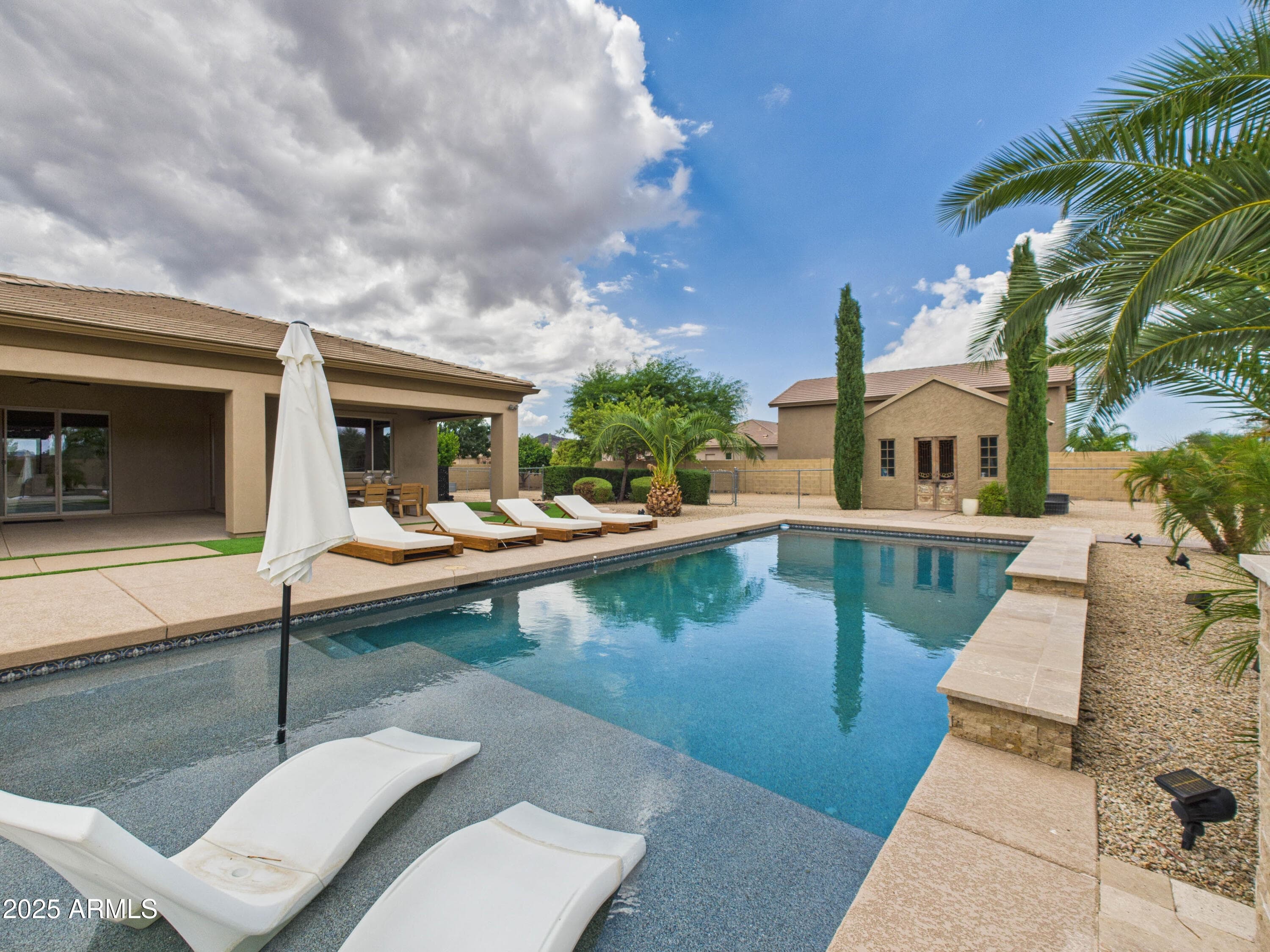 806 W Desert Ranch Rd — photo 2