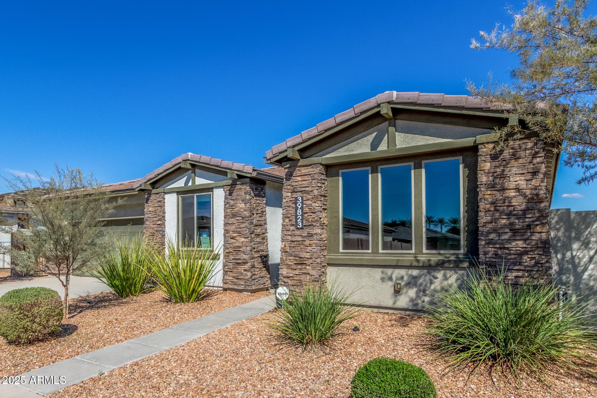 39823 N Collins Ln — photo 2