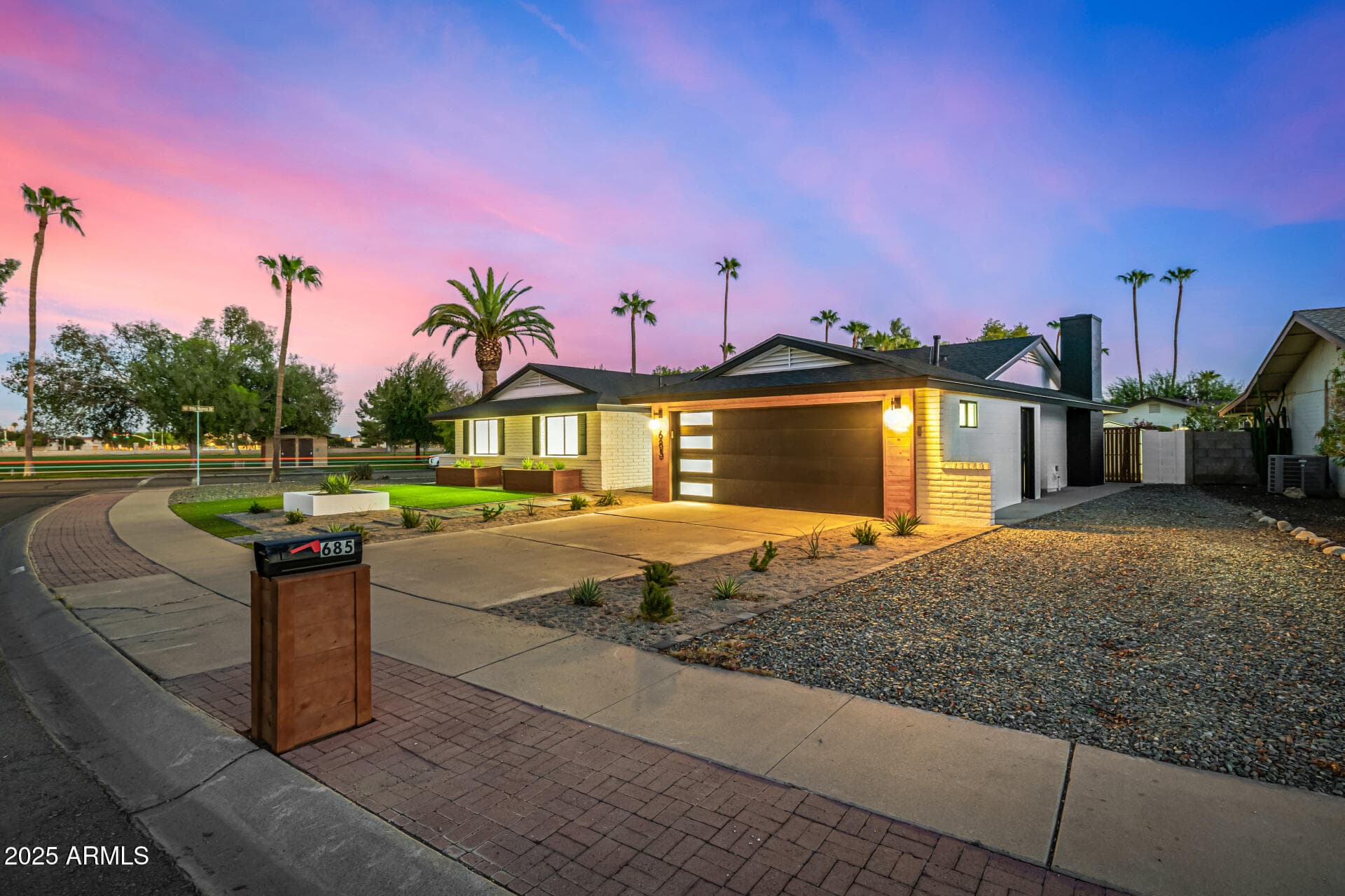 685 E Palm St — photo 2