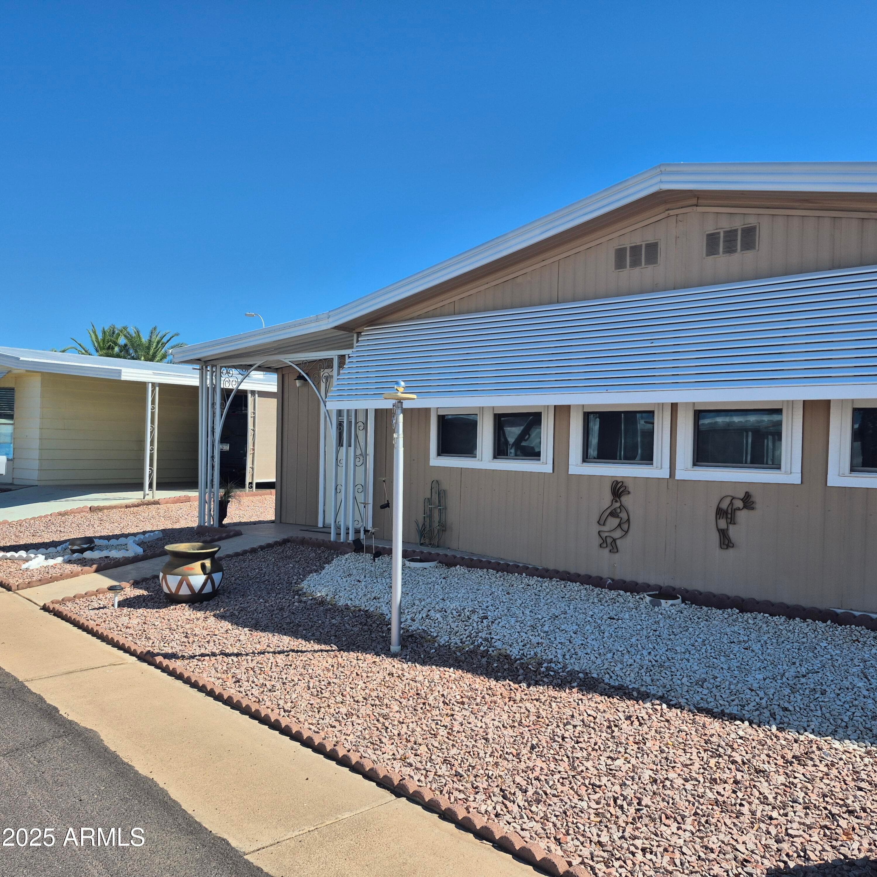 661 S HAWES RD - Photo 3