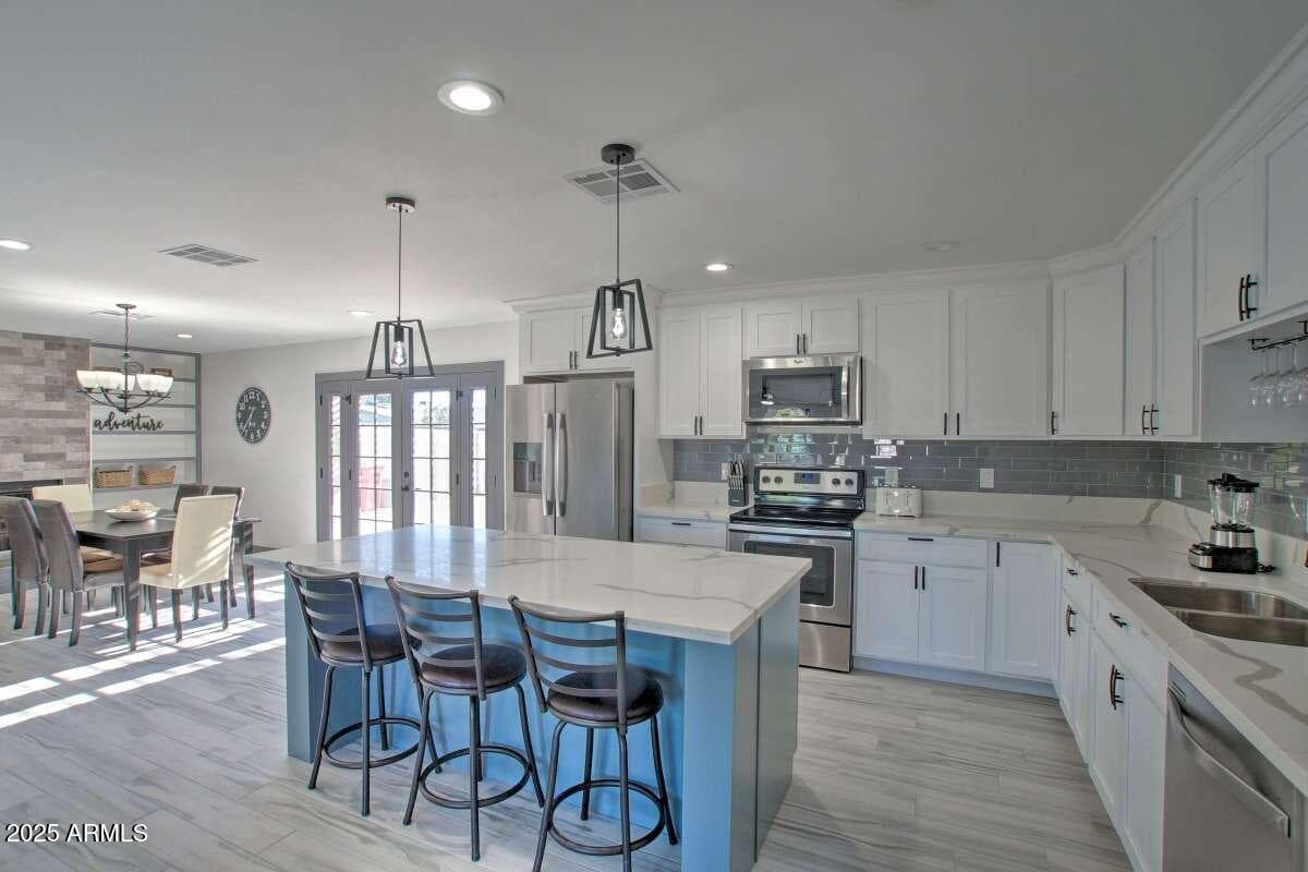 8637 E Palm Ln — photo 1