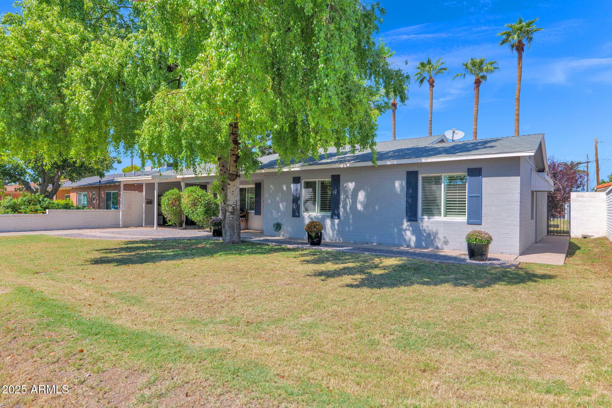 1704 E Solano Dr — photo 2