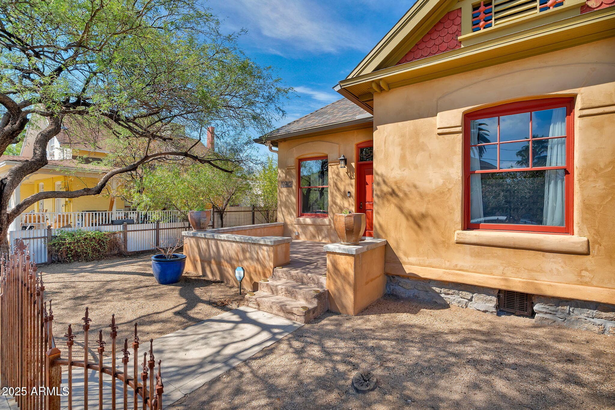207 E UNIVERSITY BLVD - Photo 2