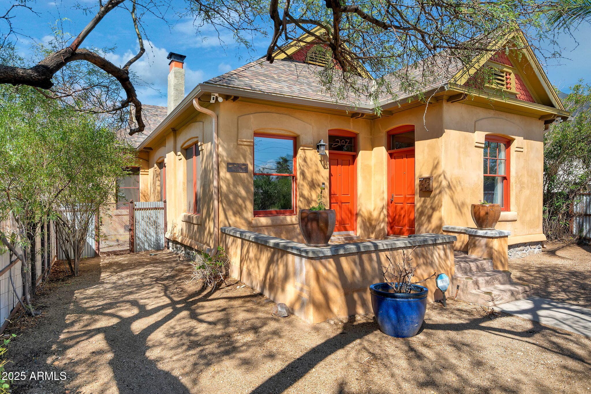 207 E UNIVERSITY BLVD - Photo 4