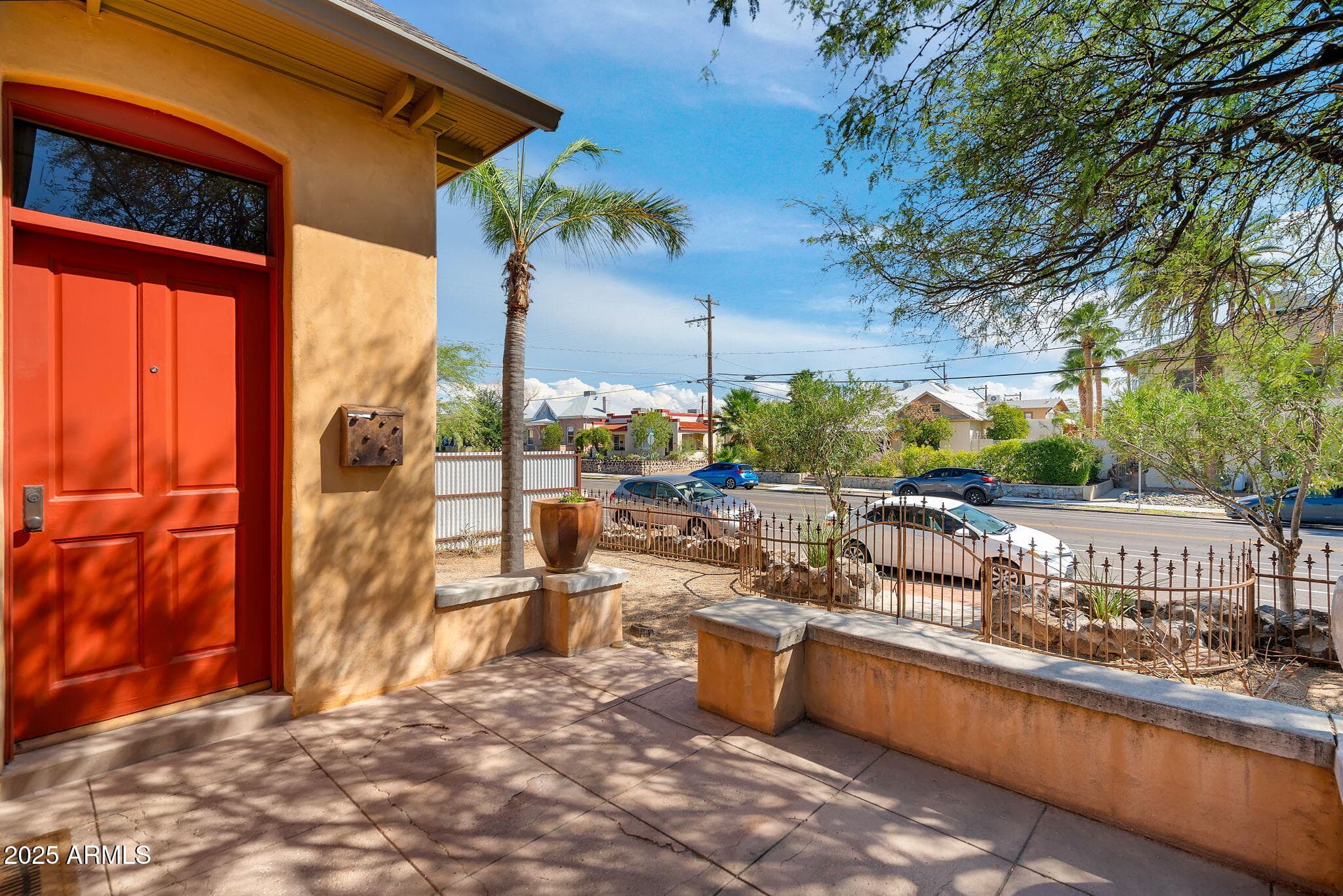 207 E UNIVERSITY BLVD - See more photos